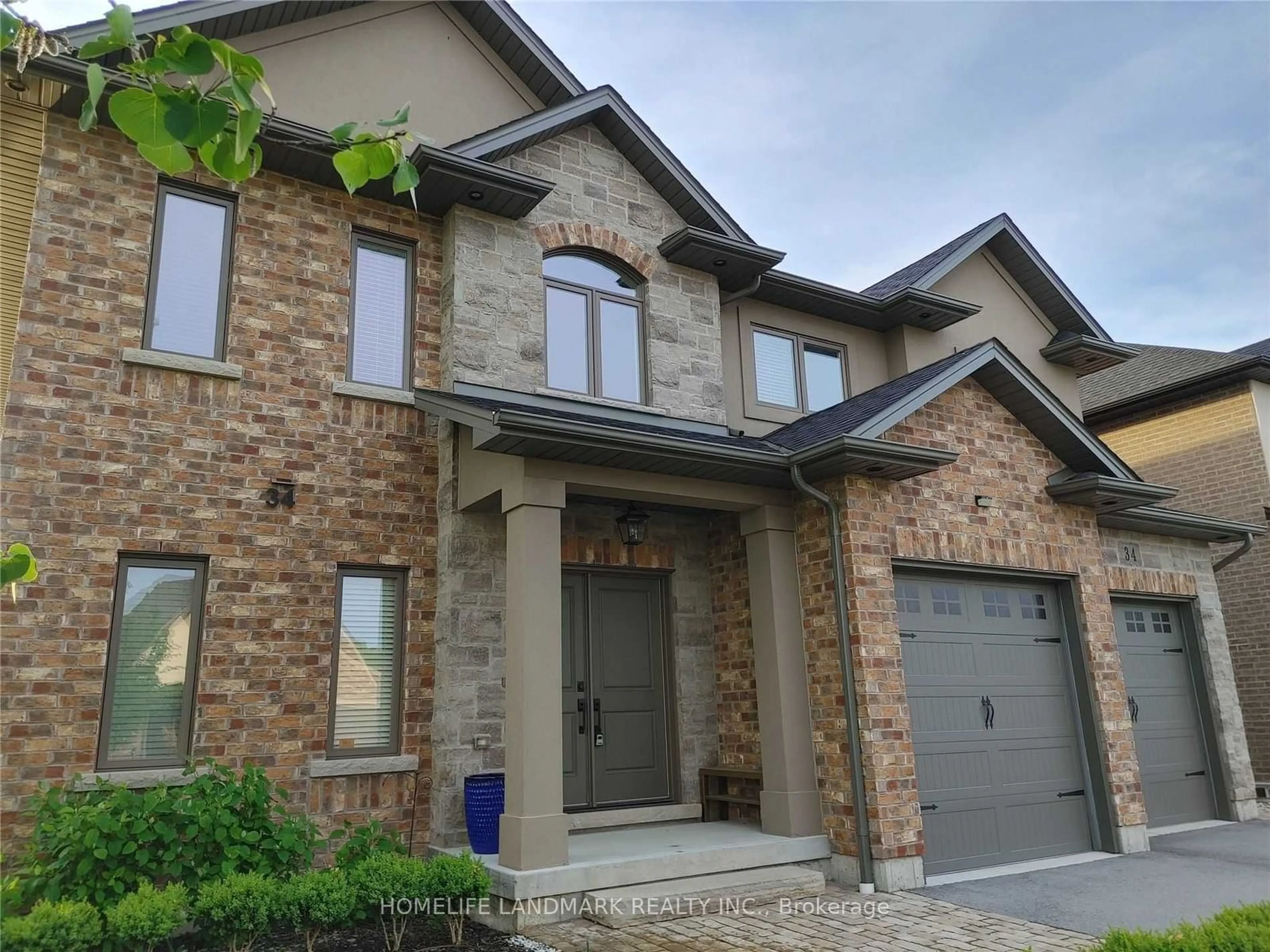 Home with brick exterior material, street for 34 Forest Ridge Crt, Welland Ontario L3C 0C2