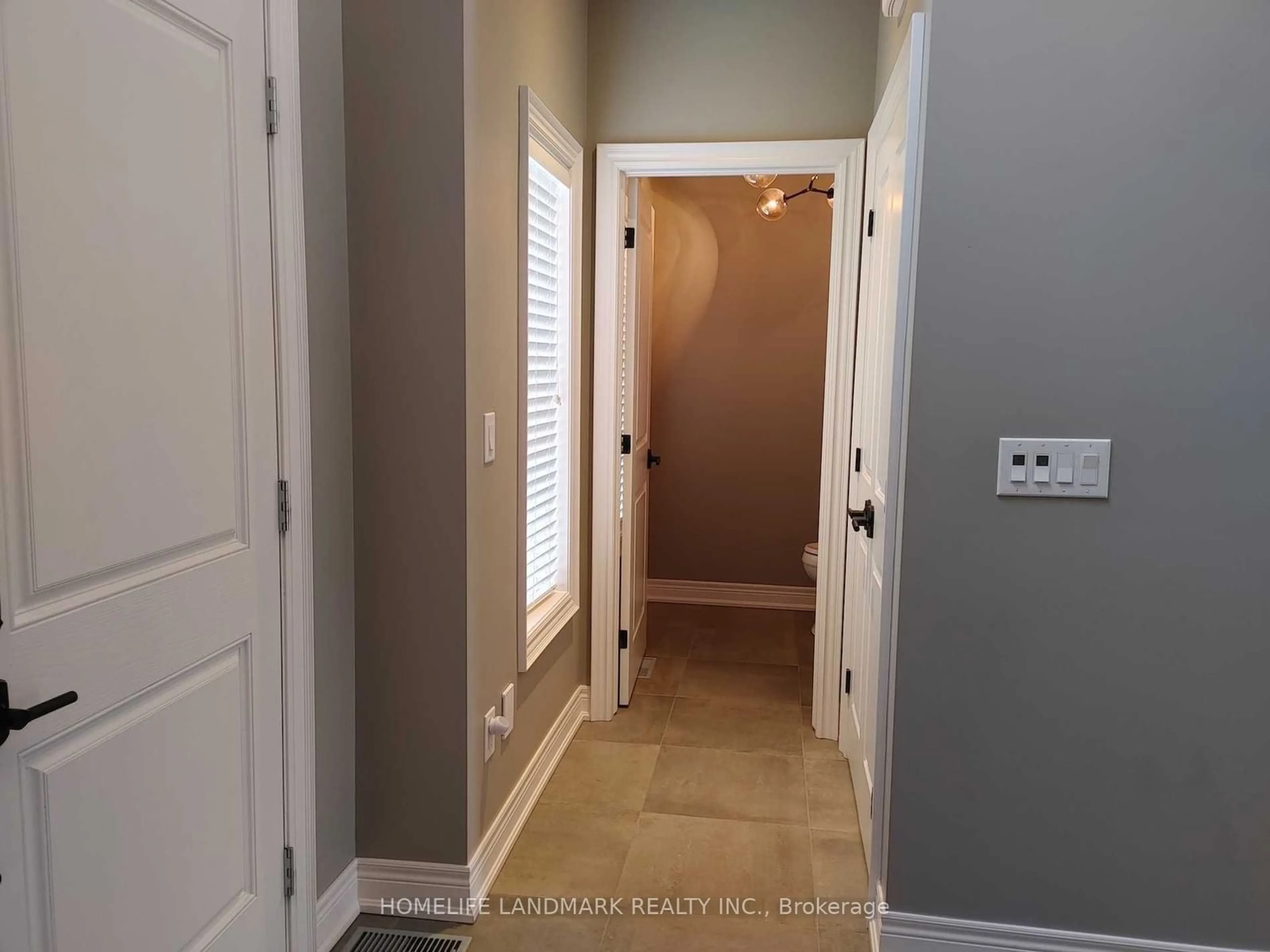 Indoor entryway for 34 Forest Ridge Crt, Welland Ontario L3C 0C2