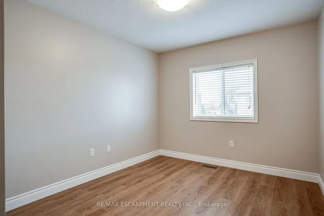Additional property image - 24 Marina Point Cres