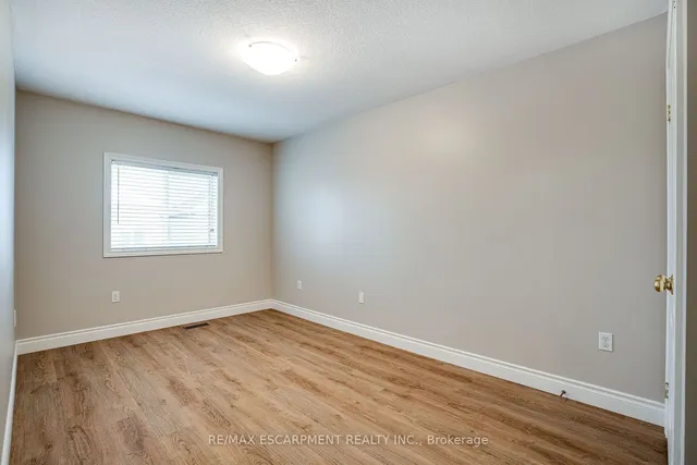 Additional property image - 24 Marina Point Cres