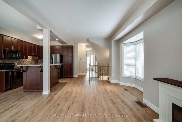Additional property image - 24 Marina Point Cres