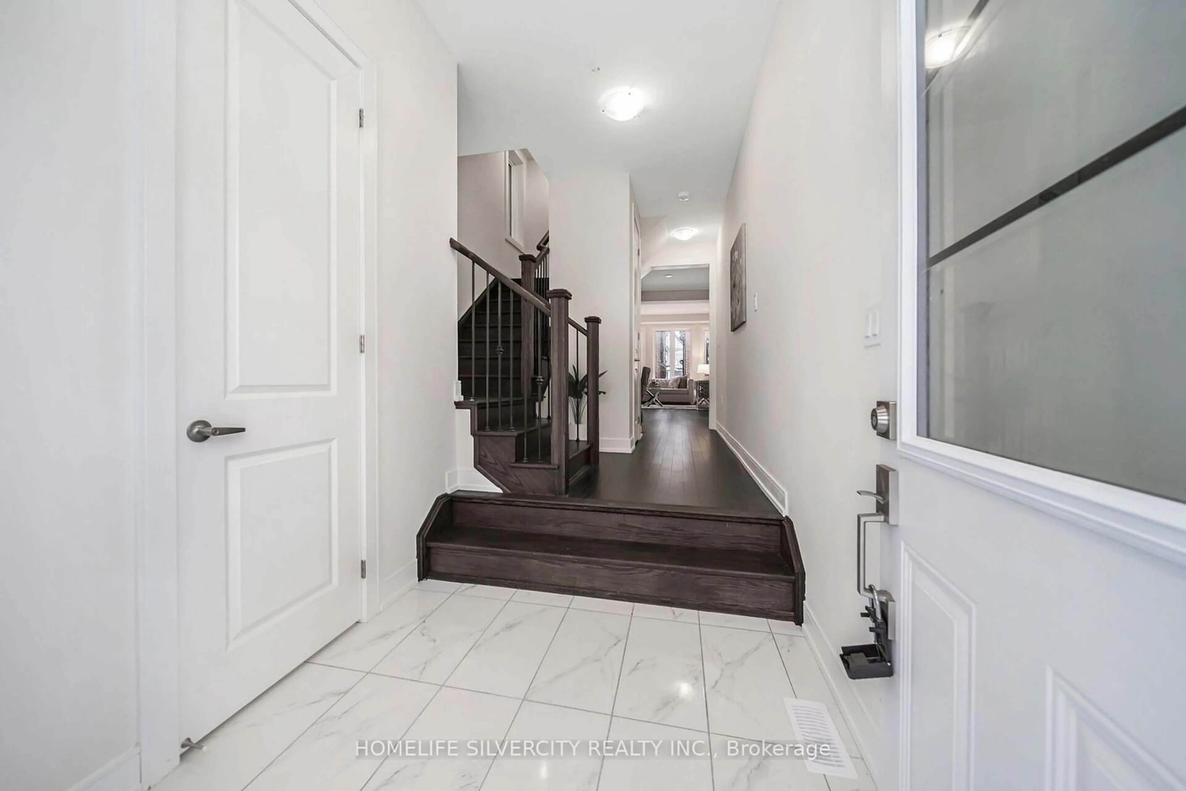 Indoor entryway for 30 Spiers Rd, Erin Ontario N0B 1T0