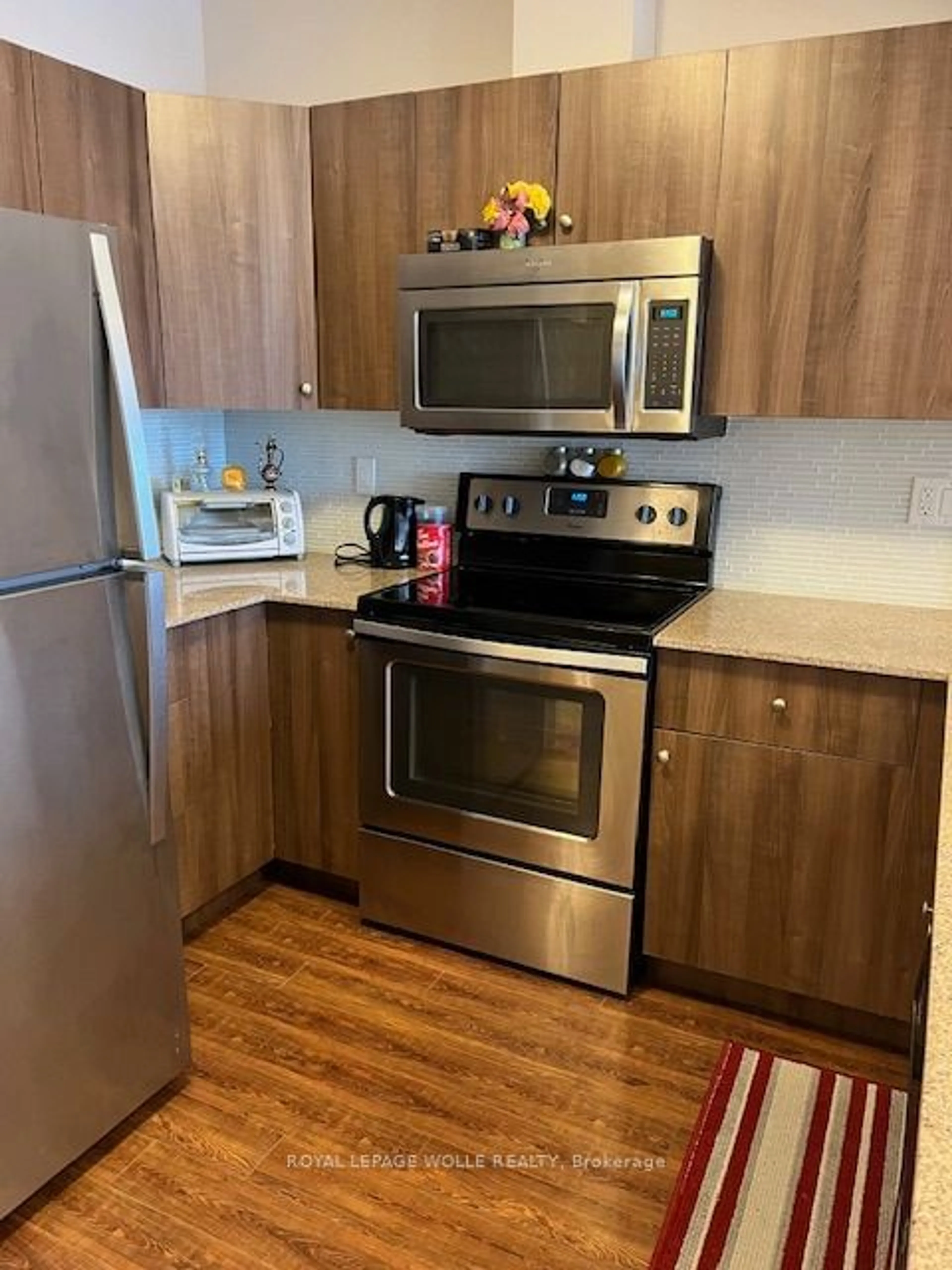 Standard kitchen, wood/laminate floor for 1 Victoria St #1208, Kitchener Ontario N2G 0B5