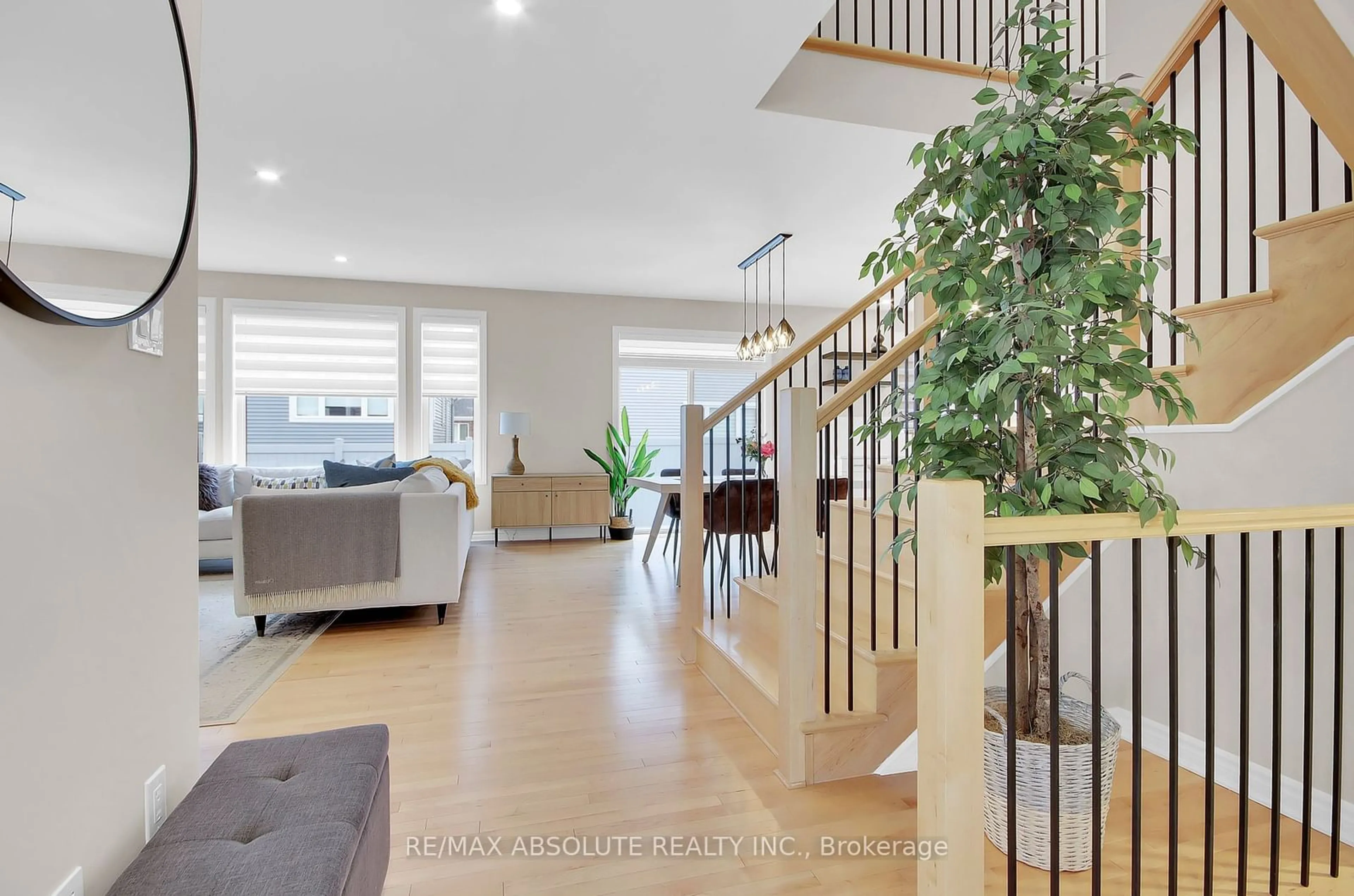 Indoor foyer for 12 Jargeau Rd, Orleans - Convent Glen and Area Ontario K1W 0M7