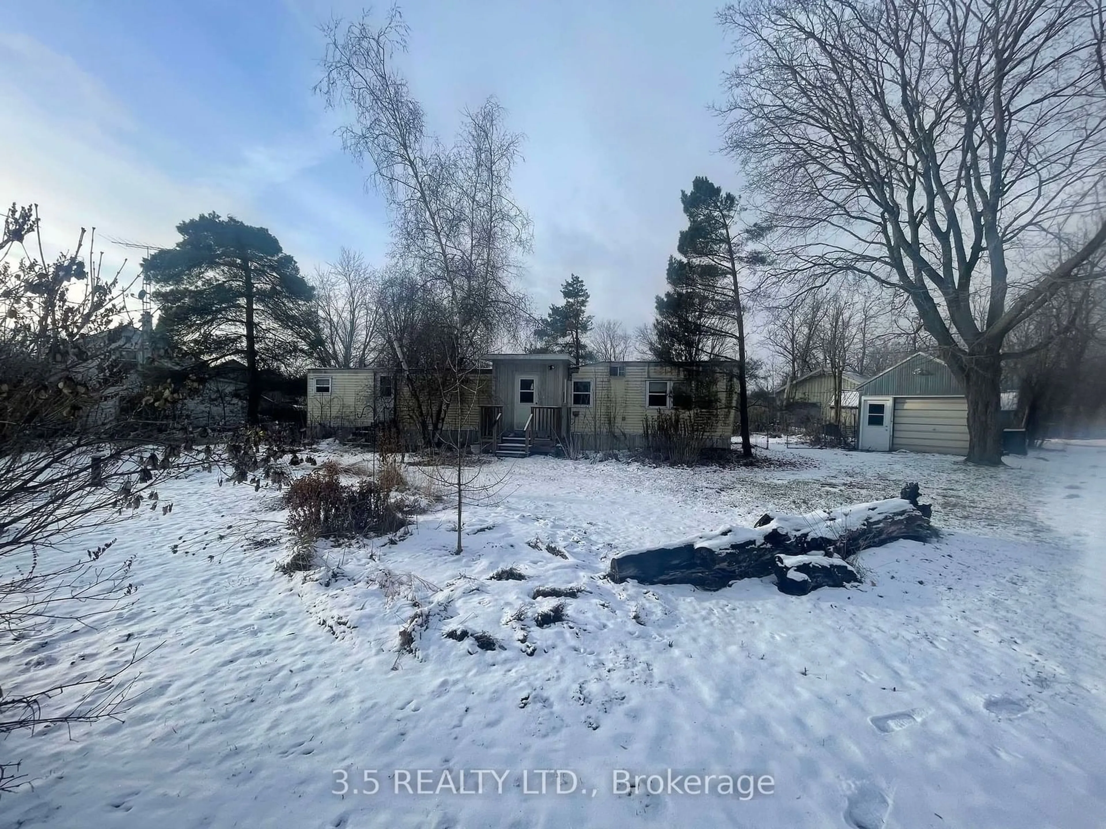 A pic from outside/outdoor area/front of a property/back of a property/a pic from drone, unknown for 7 Mary St, North Grenville Ontario K0G 1B0