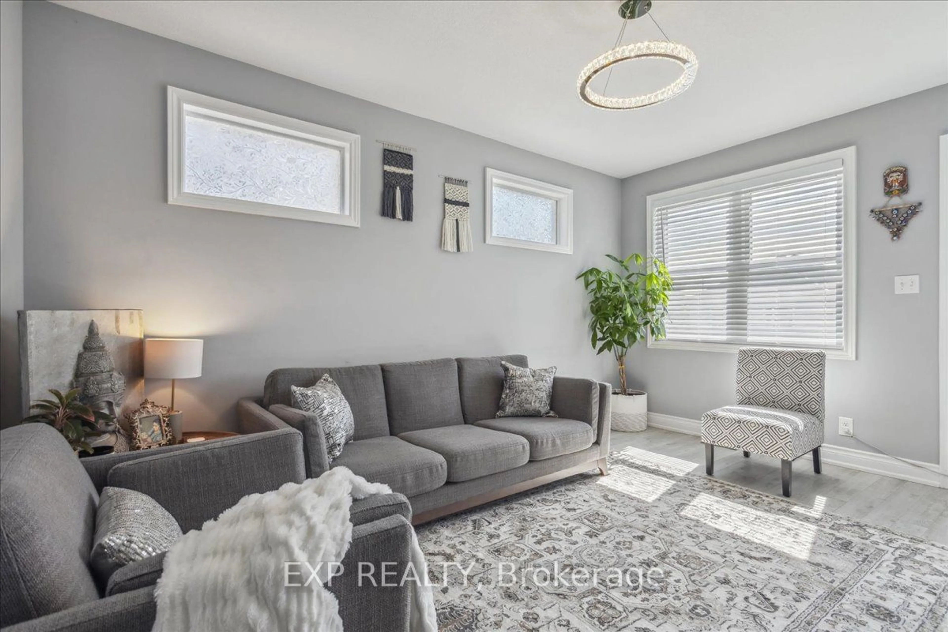 Living room with furniture, unknown for 91 Page St, St. Catharines Ontario L2R 4A8