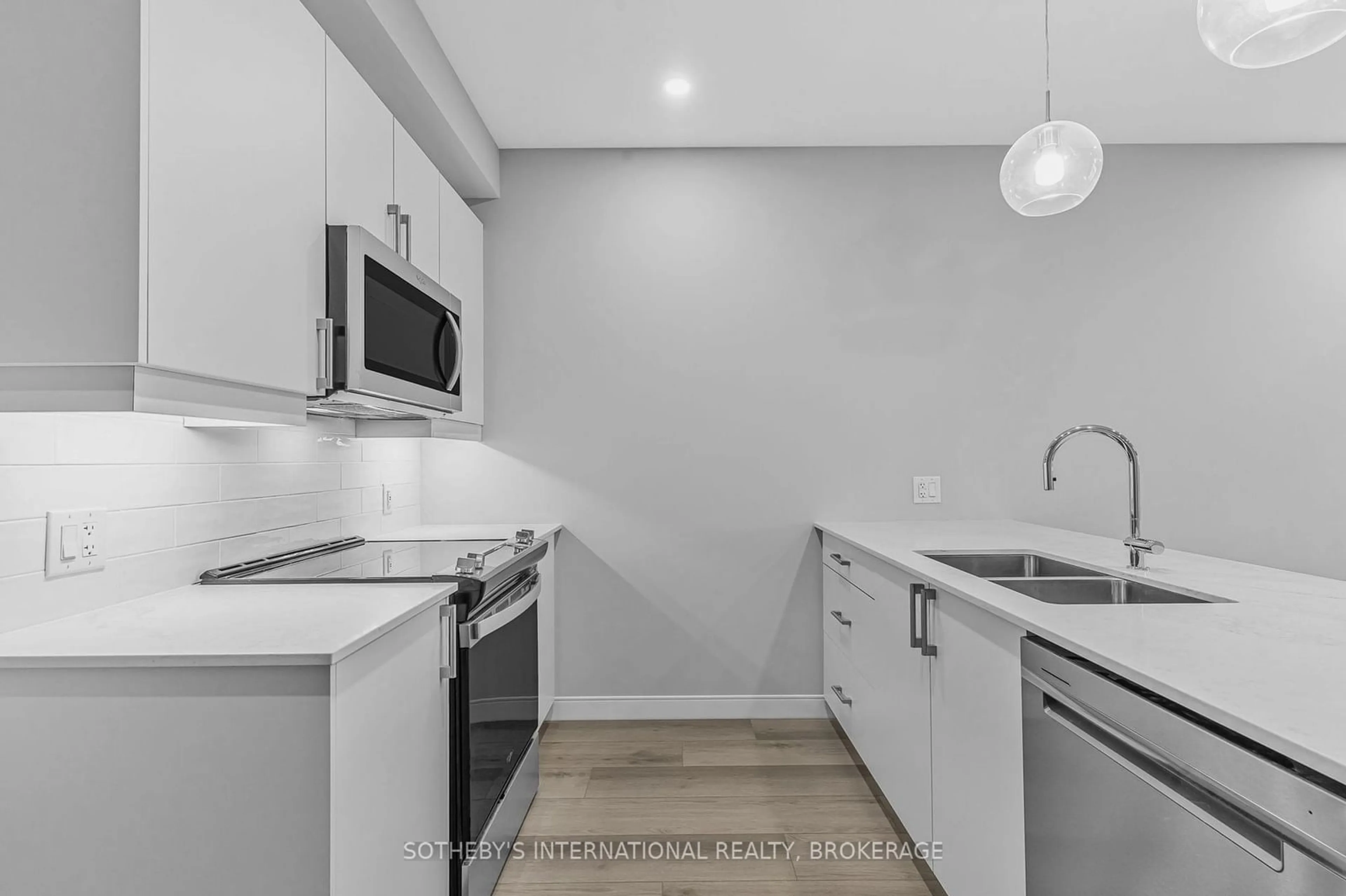 Standard kitchen, unknown for 118 West St #707, Port Colborne Ontario L3K 4C9