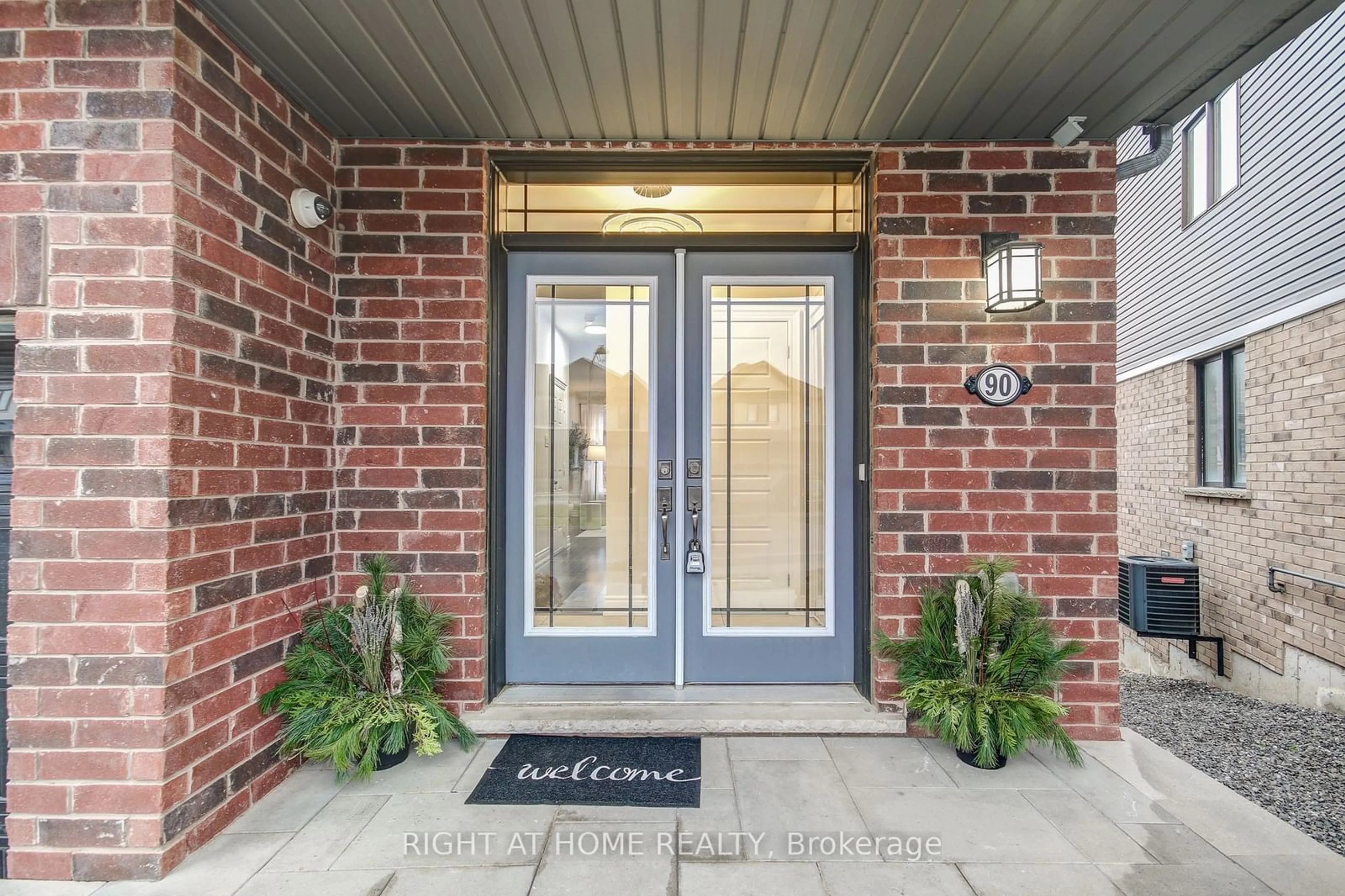 Indoor entryway for 90 Pagebrook Cres, Hamilton Ontario L8J 1X5