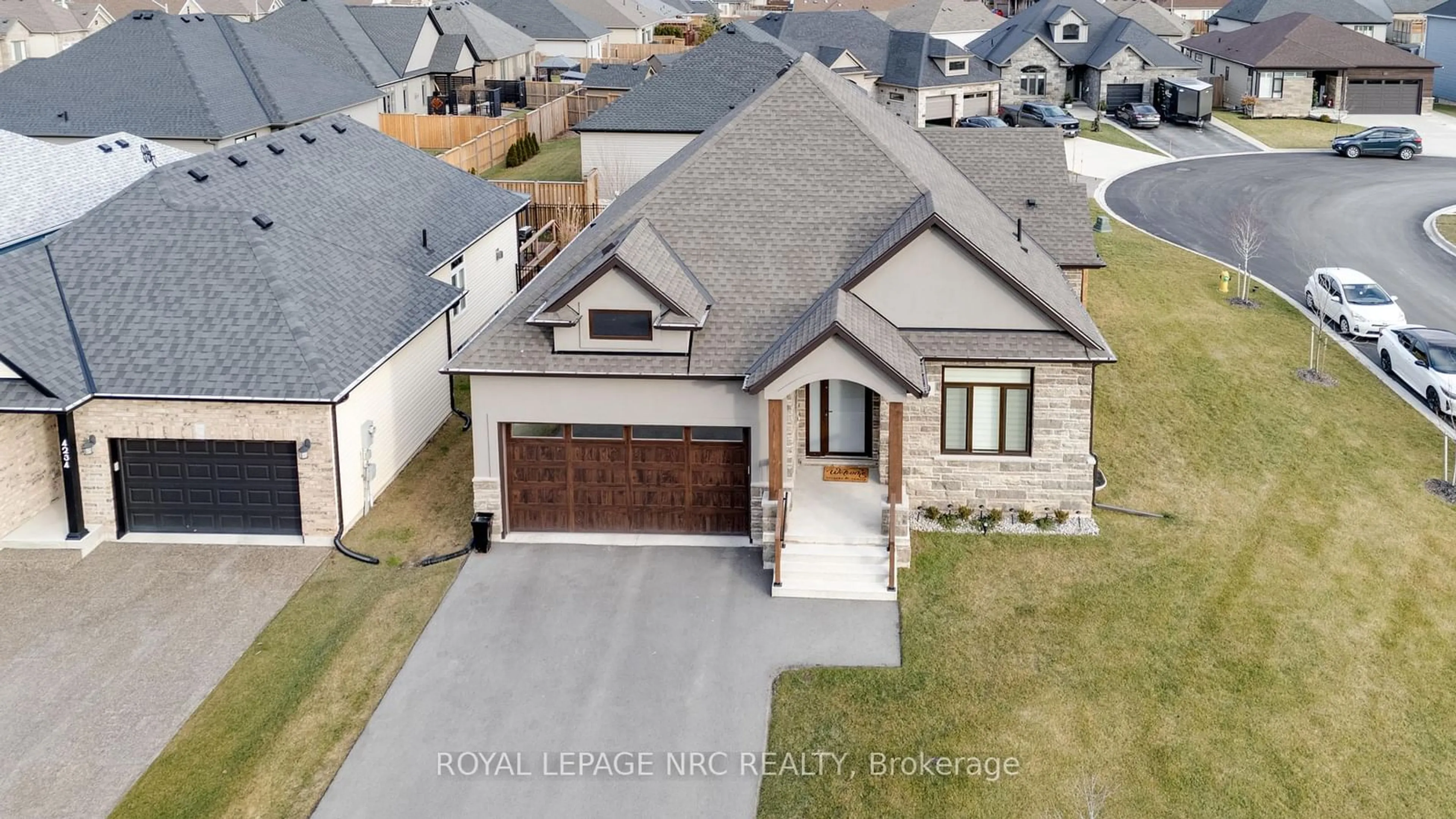 A pic from outside/outdoor area/front of a property/back of a property/a pic from drone, street for 4230 Village Creek Dr, Fort Erie Ontario L0S 1S0