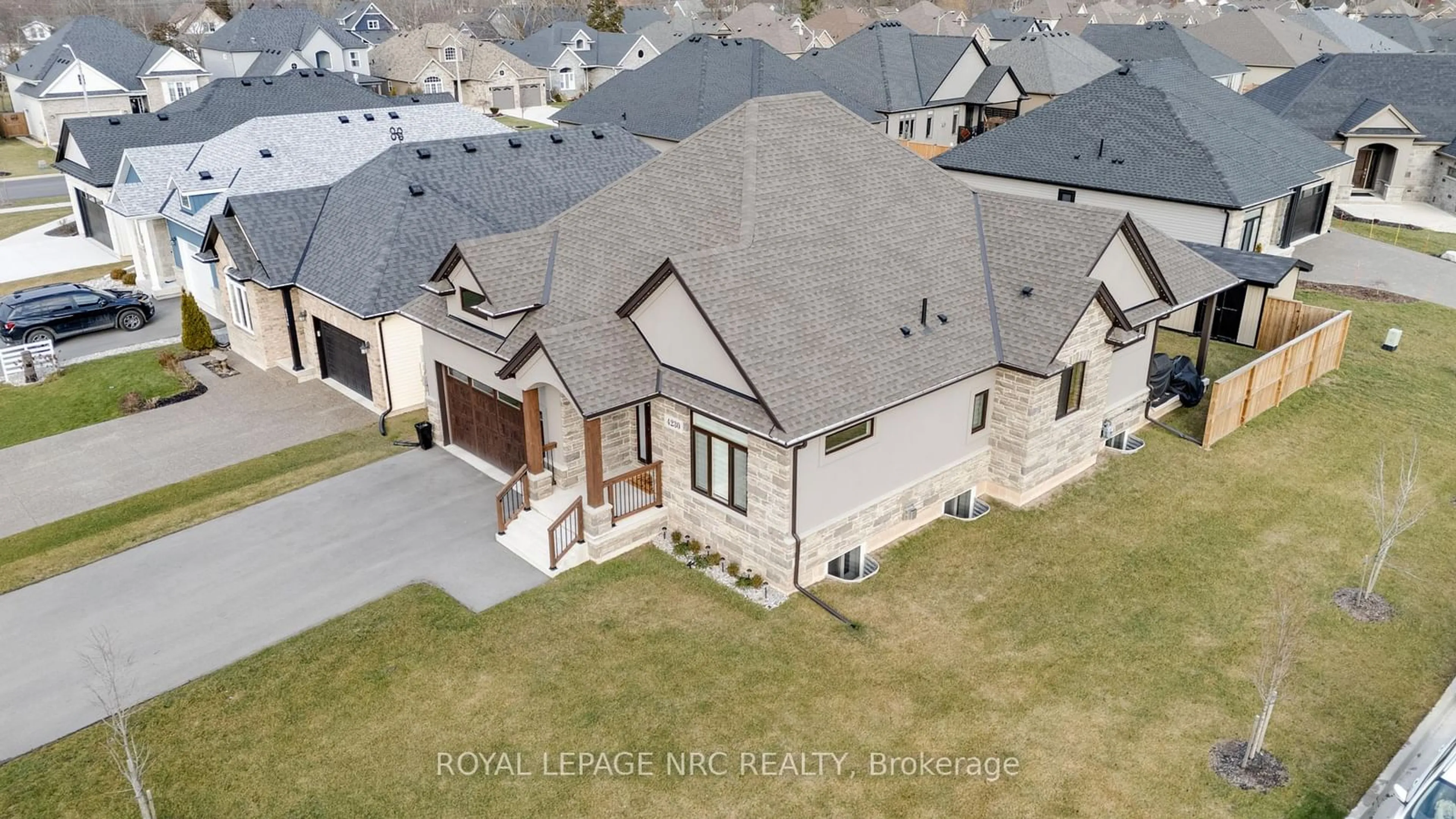 A pic from outside/outdoor area/front of a property/back of a property/a pic from drone, street for 4230 Village Creek Dr, Fort Erie Ontario L0S 1S0