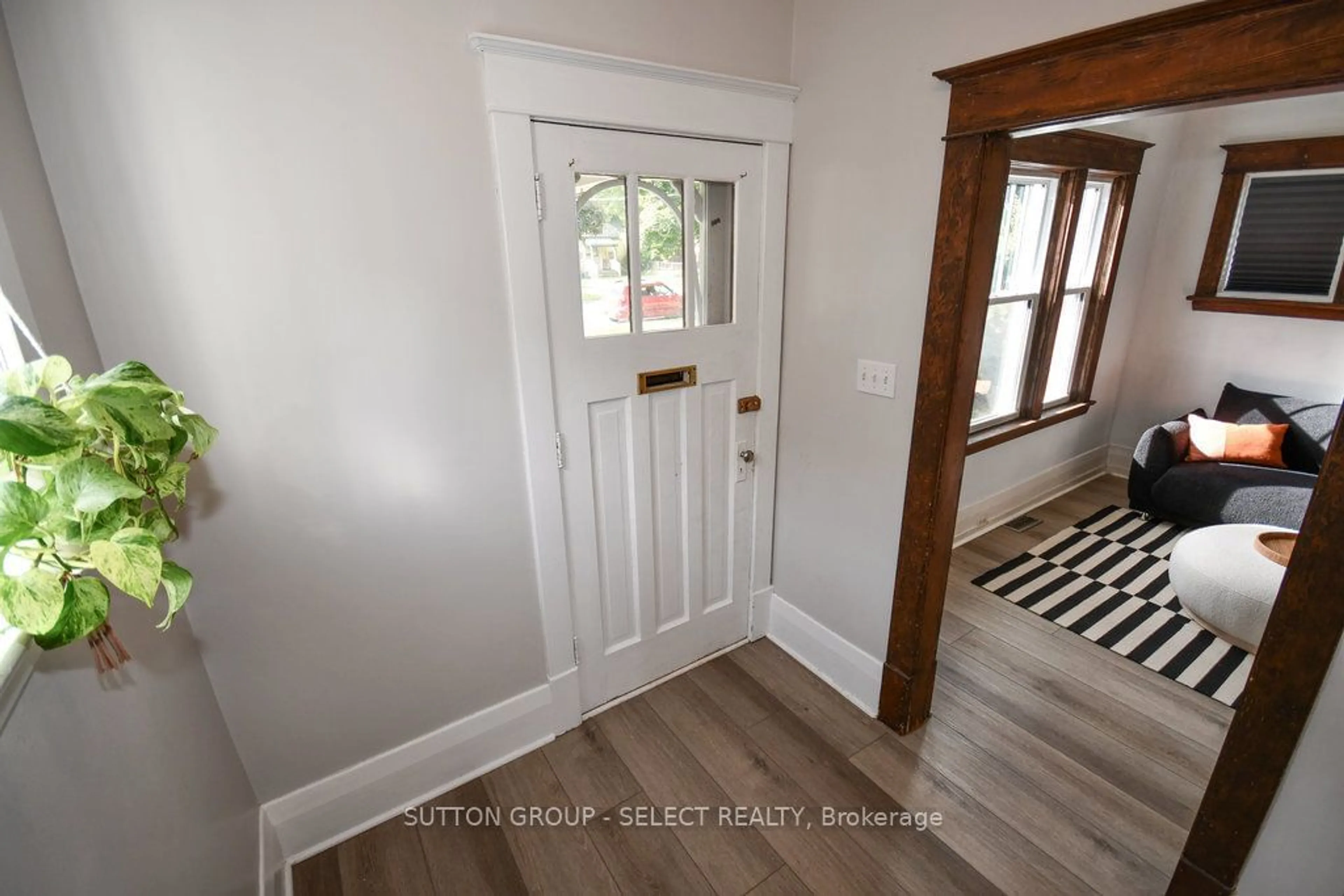 Indoor entryway for 564 Princess Ave, London Ontario N6B 2B9