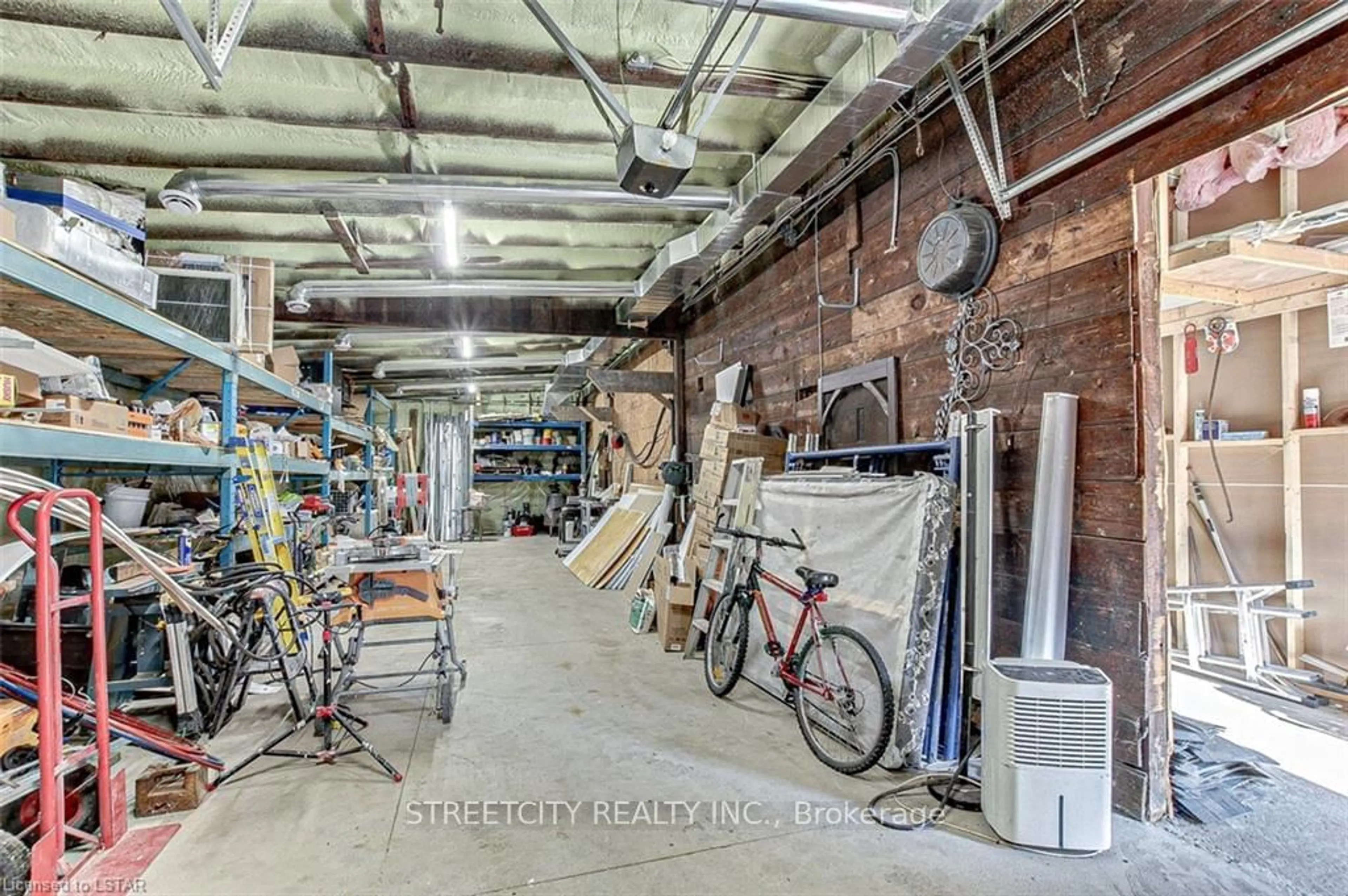 Indoor garage for 106 HIGH St, London Ontario N6C 4K1