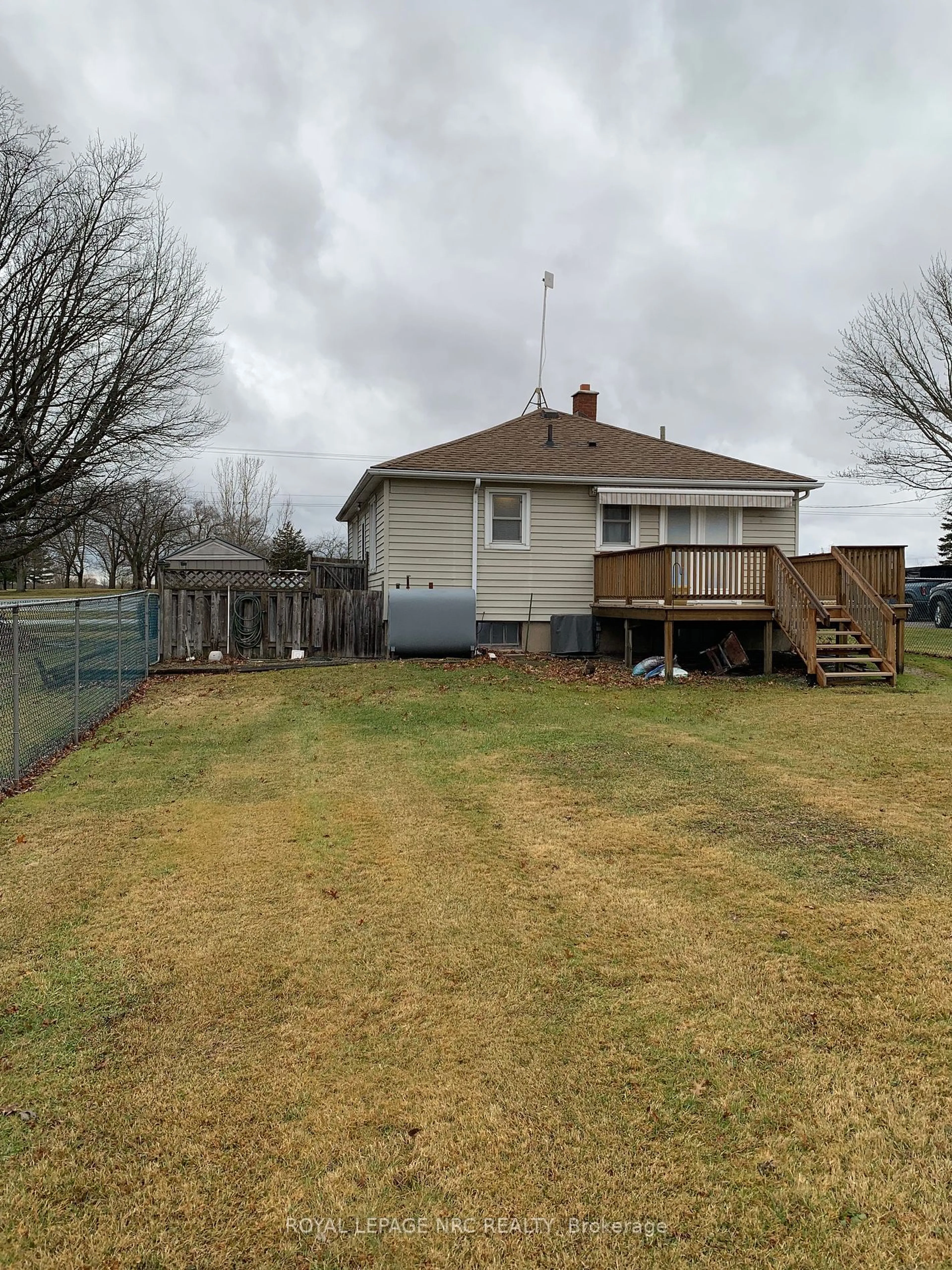 A pic from outside/outdoor area/front of a property/back of a property/a pic from drone, unknown for 10355 Willodell Rd, Niagara Falls Ontario L0S 1K0