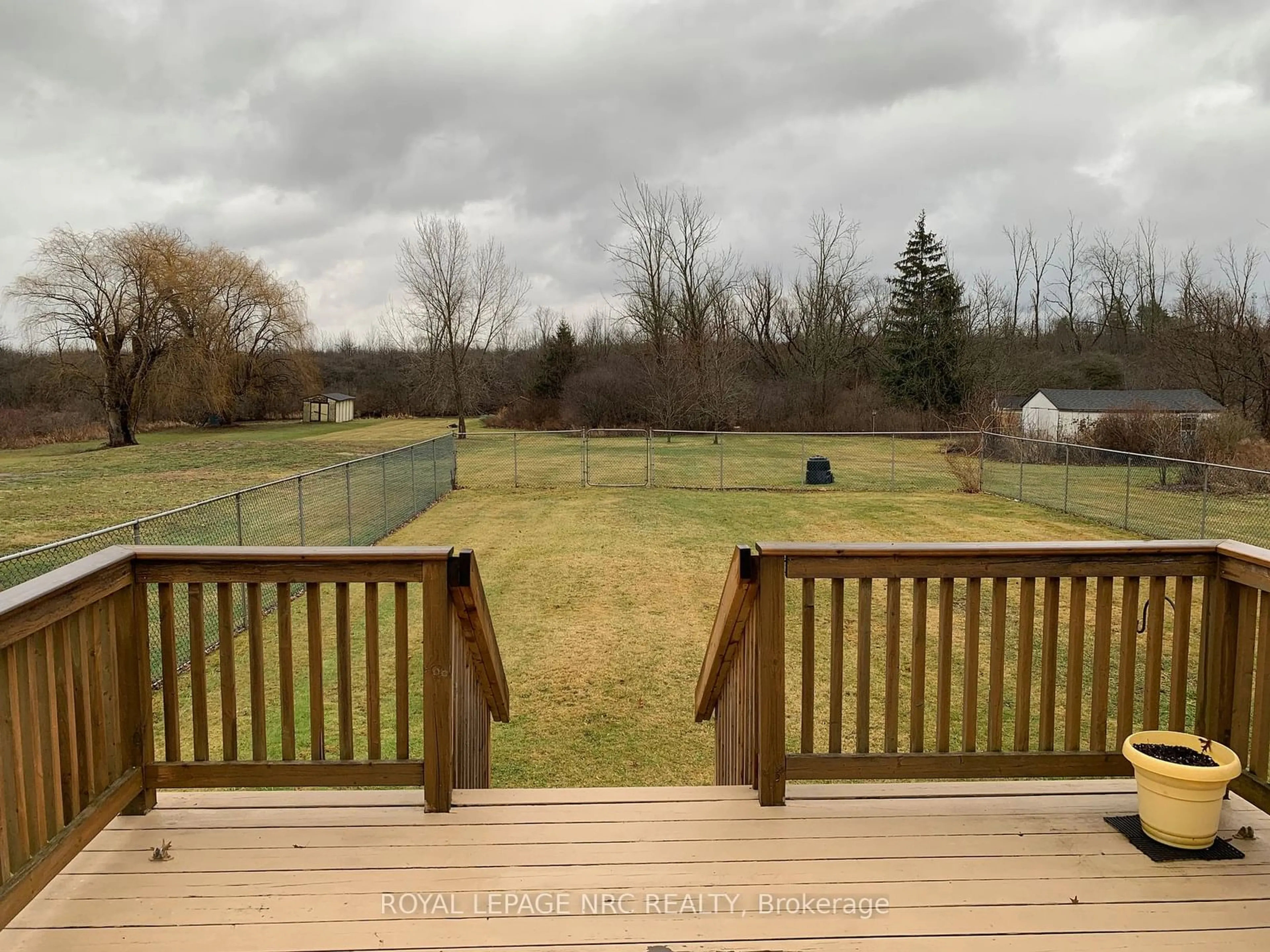 A pic from outside/outdoor area/front of a property/back of a property/a pic from drone, water/lake/river/ocean view for 10355 Willodell Rd, Niagara Falls Ontario L0S 1K0