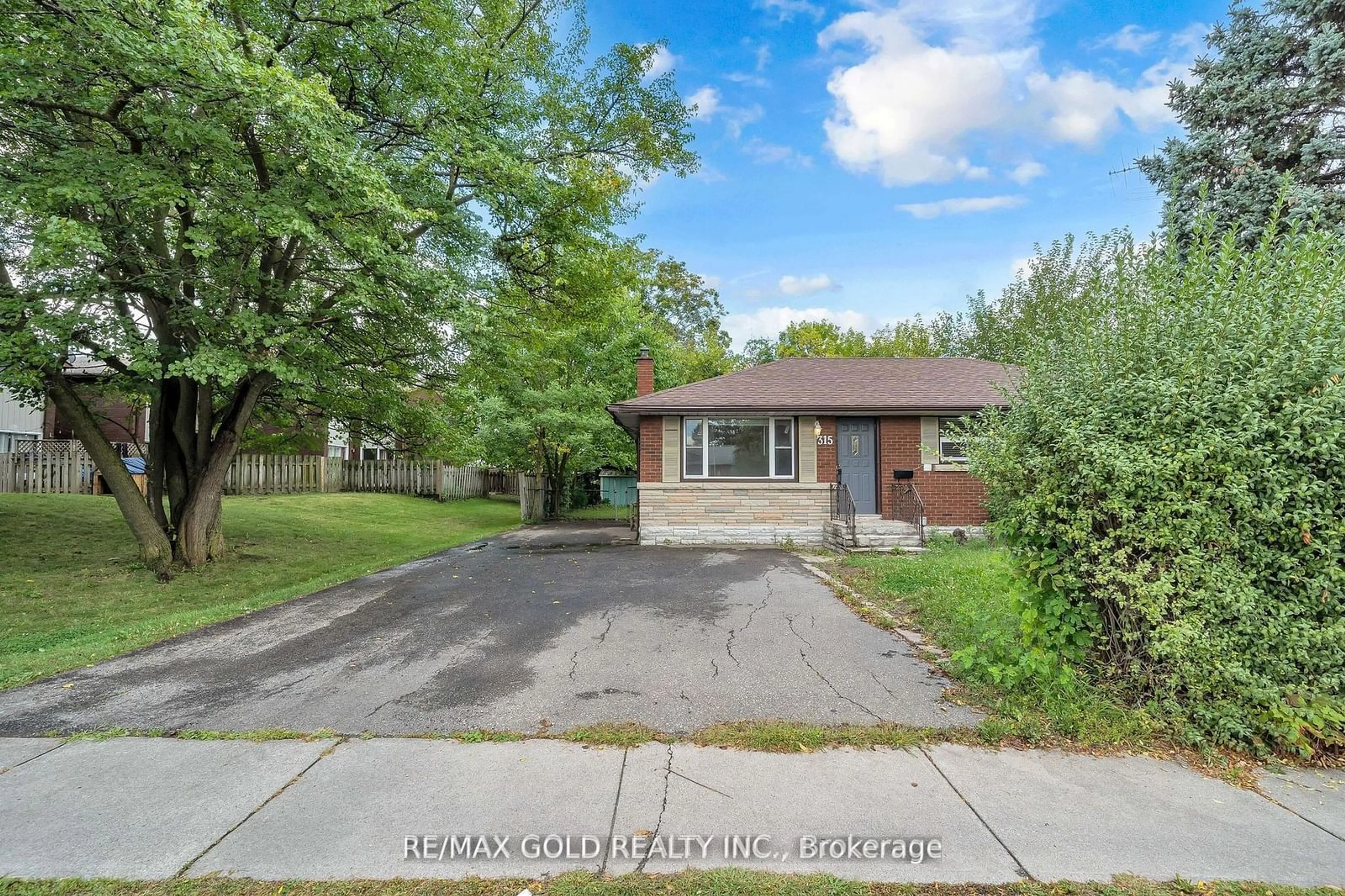 Home with brick exterior material, street for 315 Bunting Rd, St. Catharines Ontario L2M 3Y4