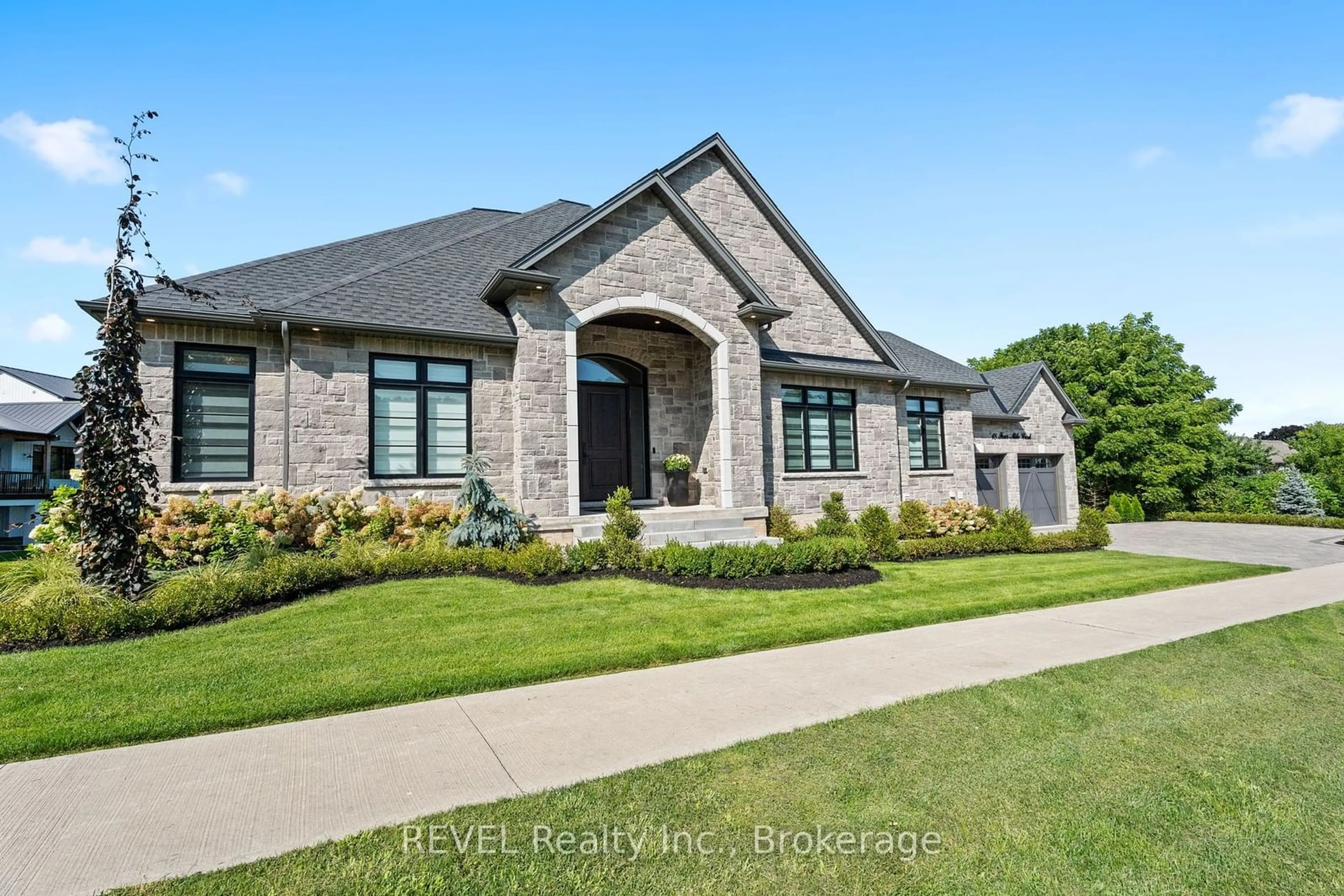 Home with brick exterior material, street for 18 Four Mile Creek Rd, Niagara-on-the-Lake Ontario L0S 1J1