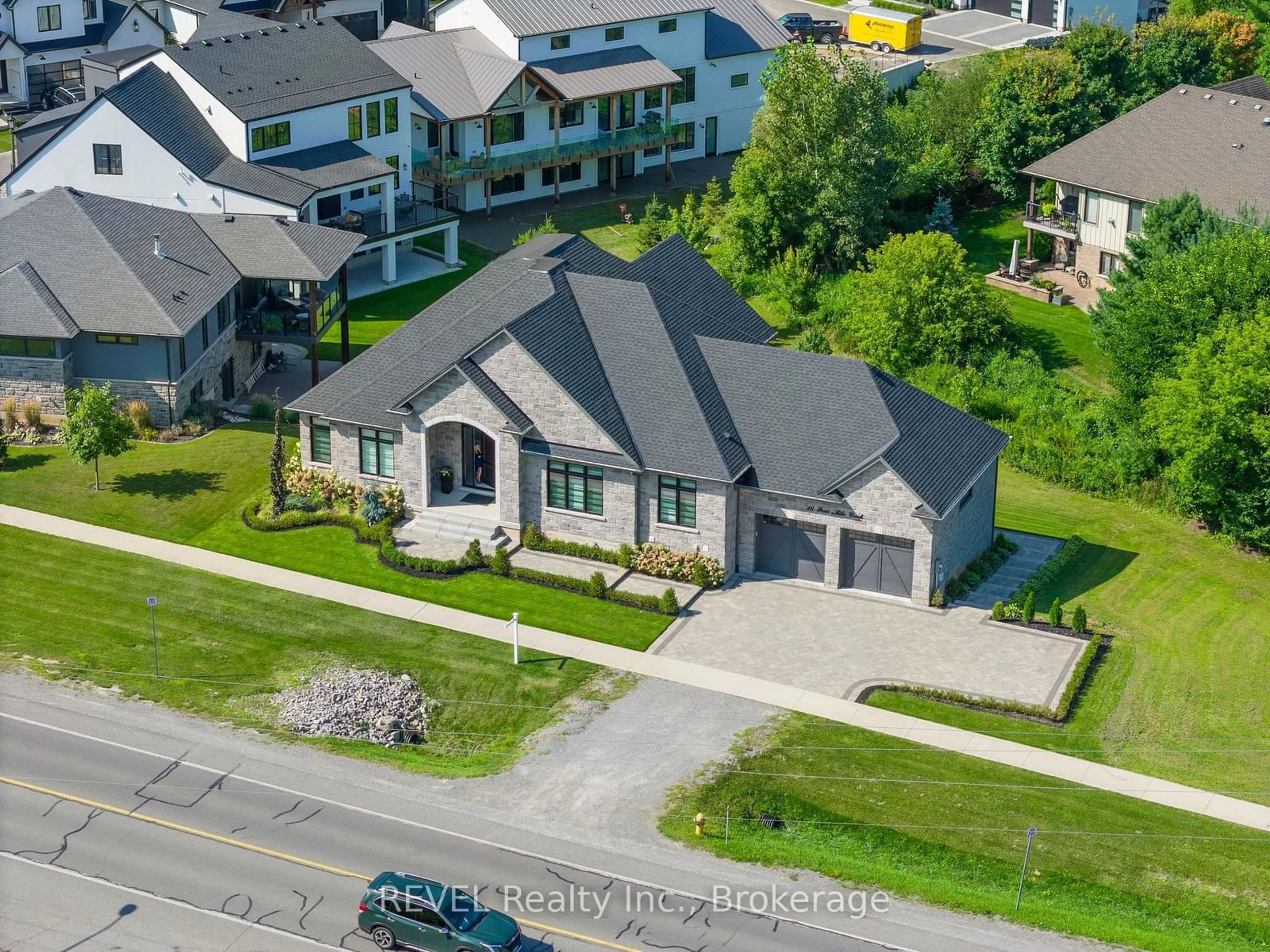 A pic from outside/outdoor area/front of a property/back of a property/a pic from drone, street for 18 Four Mile Creek Rd, Niagara-on-the-Lake Ontario L0S 1J1