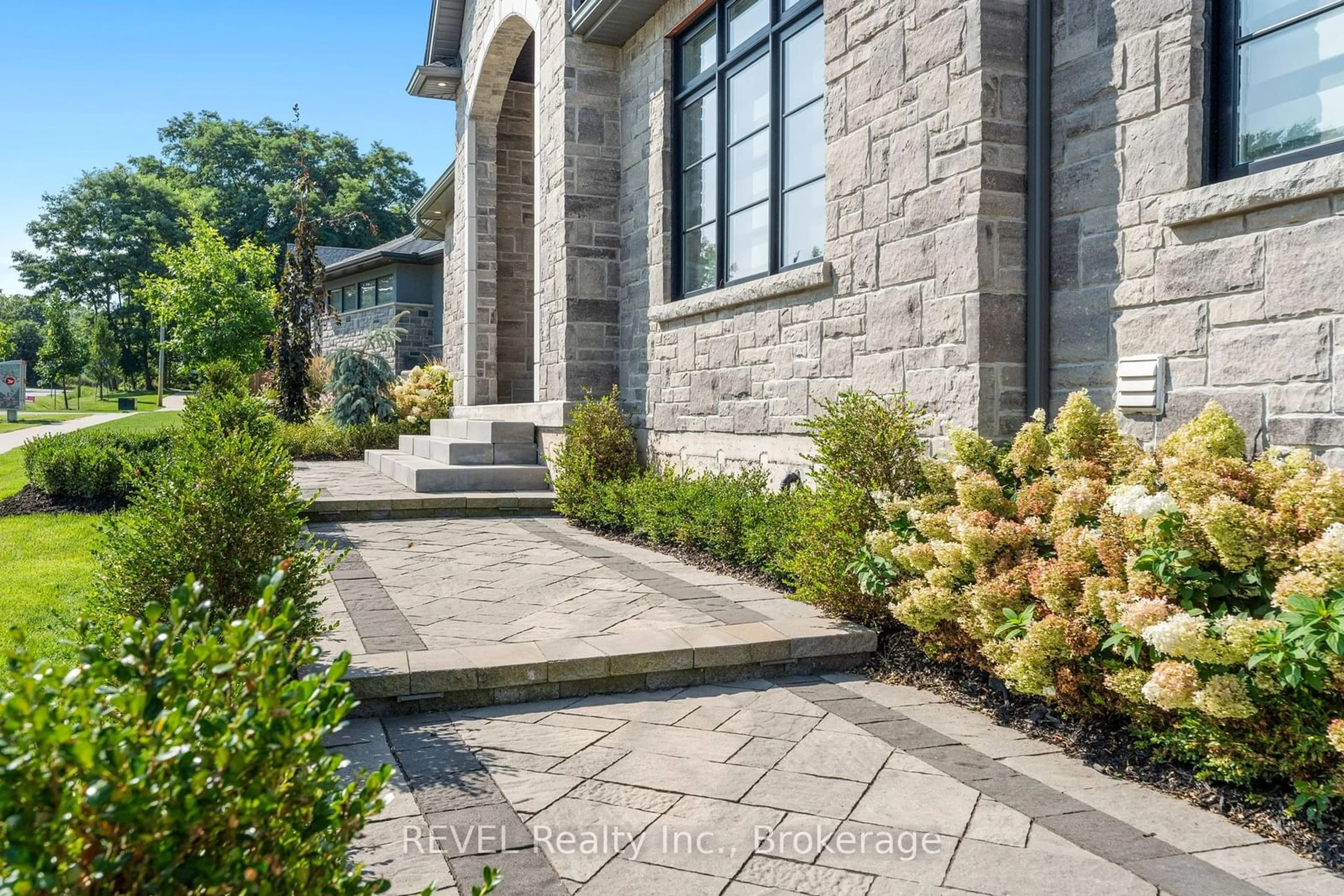 Home with brick exterior material, street for 18 Four Mile Creek Rd, Niagara-on-the-Lake Ontario L0S 1J1