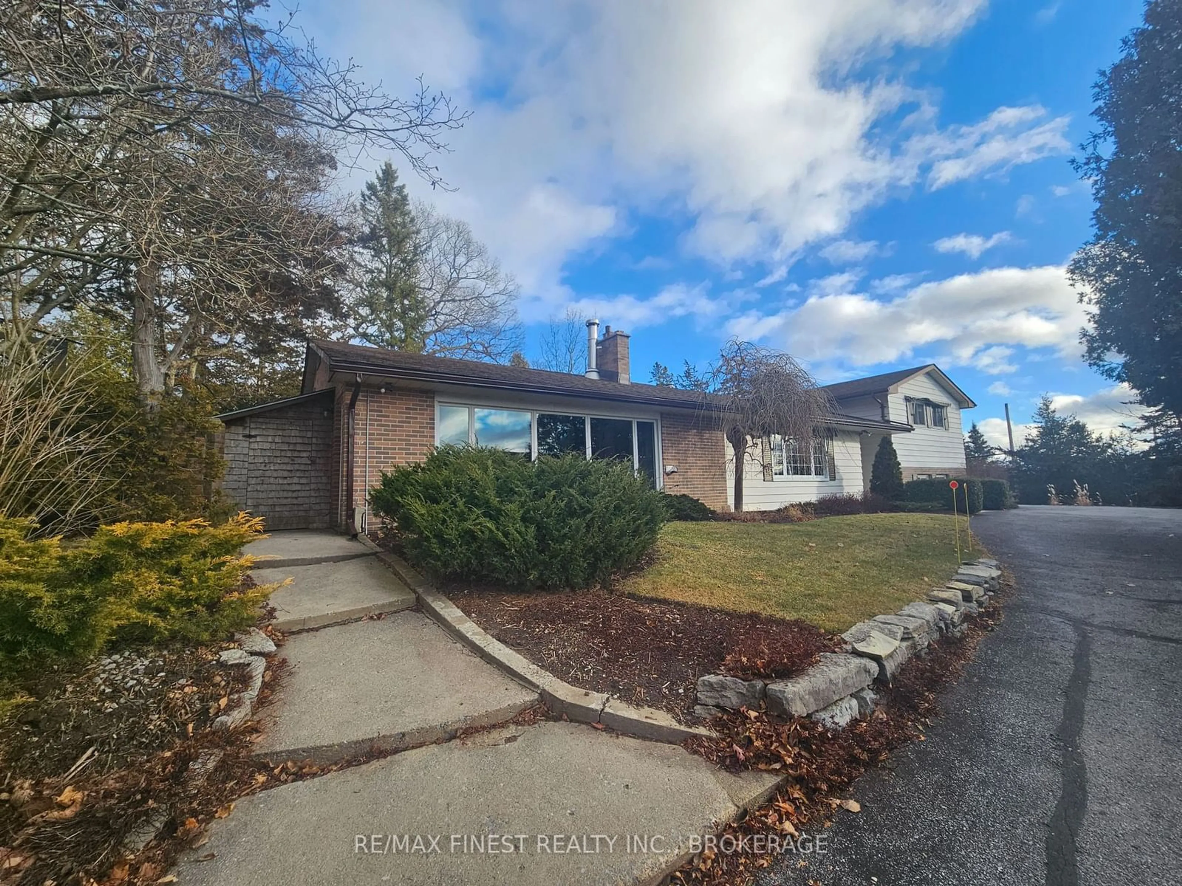 A pic from outside/outdoor area/front of a property/back of a property/a pic from drone, street for 23 BROOKLANDS PARK Ave, Loyalist Ontario K0H 1G0