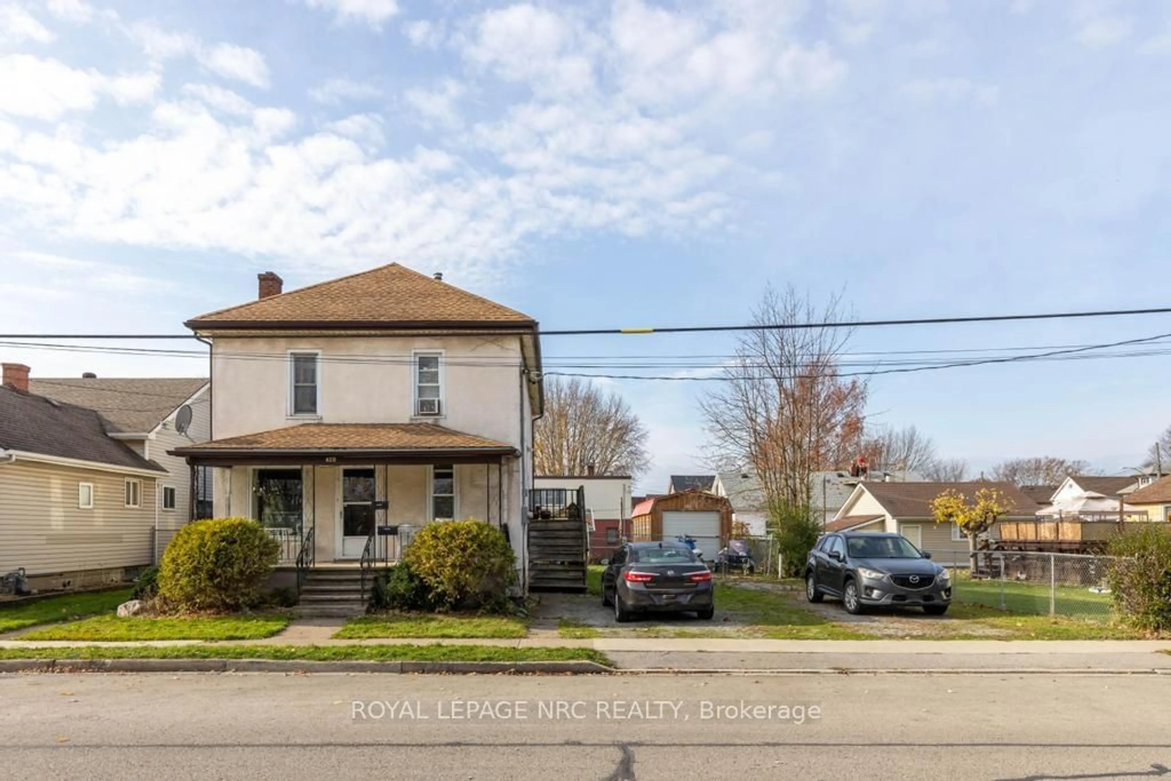 A pic from outside/outdoor area/front of a property/back of a property/a pic from drone, street for 420 Fares St, Port Colborne Ontario L3K 1X3