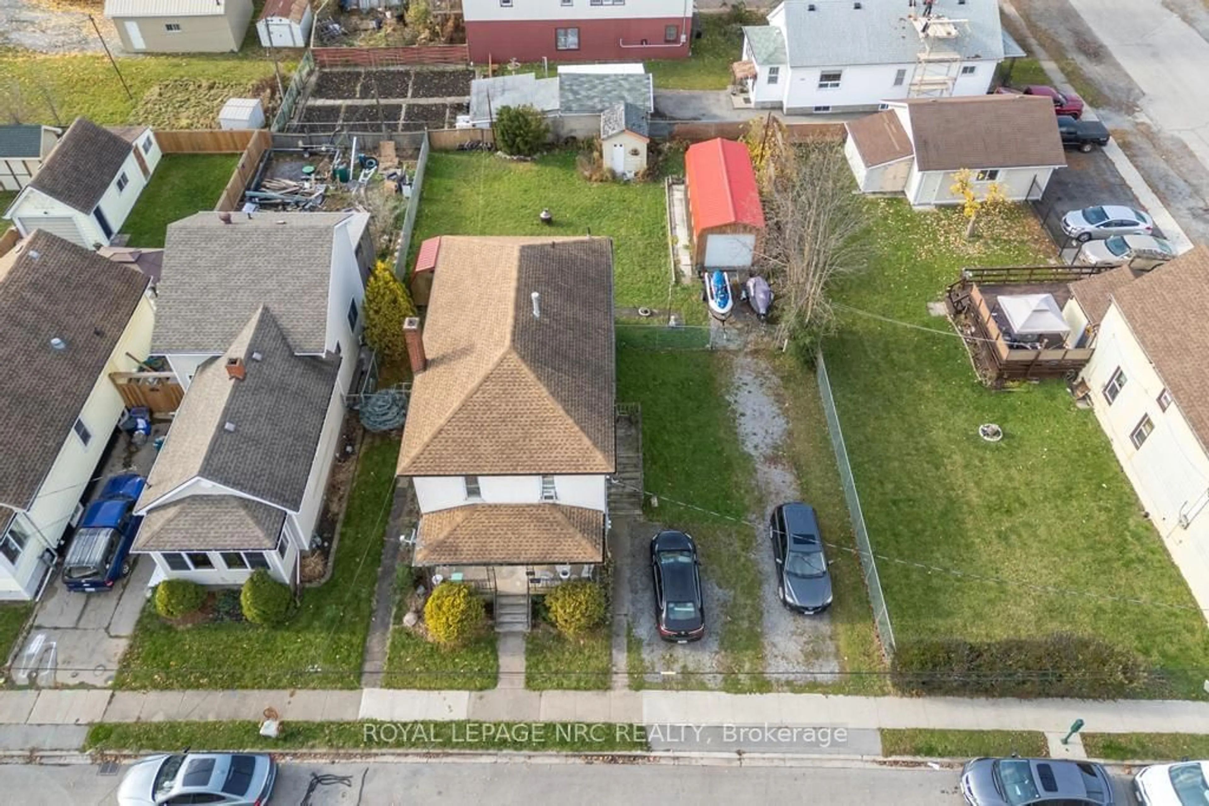 A pic from outside/outdoor area/front of a property/back of a property/a pic from drone, street for 420 Fares St, Port Colborne Ontario L3K 1X3