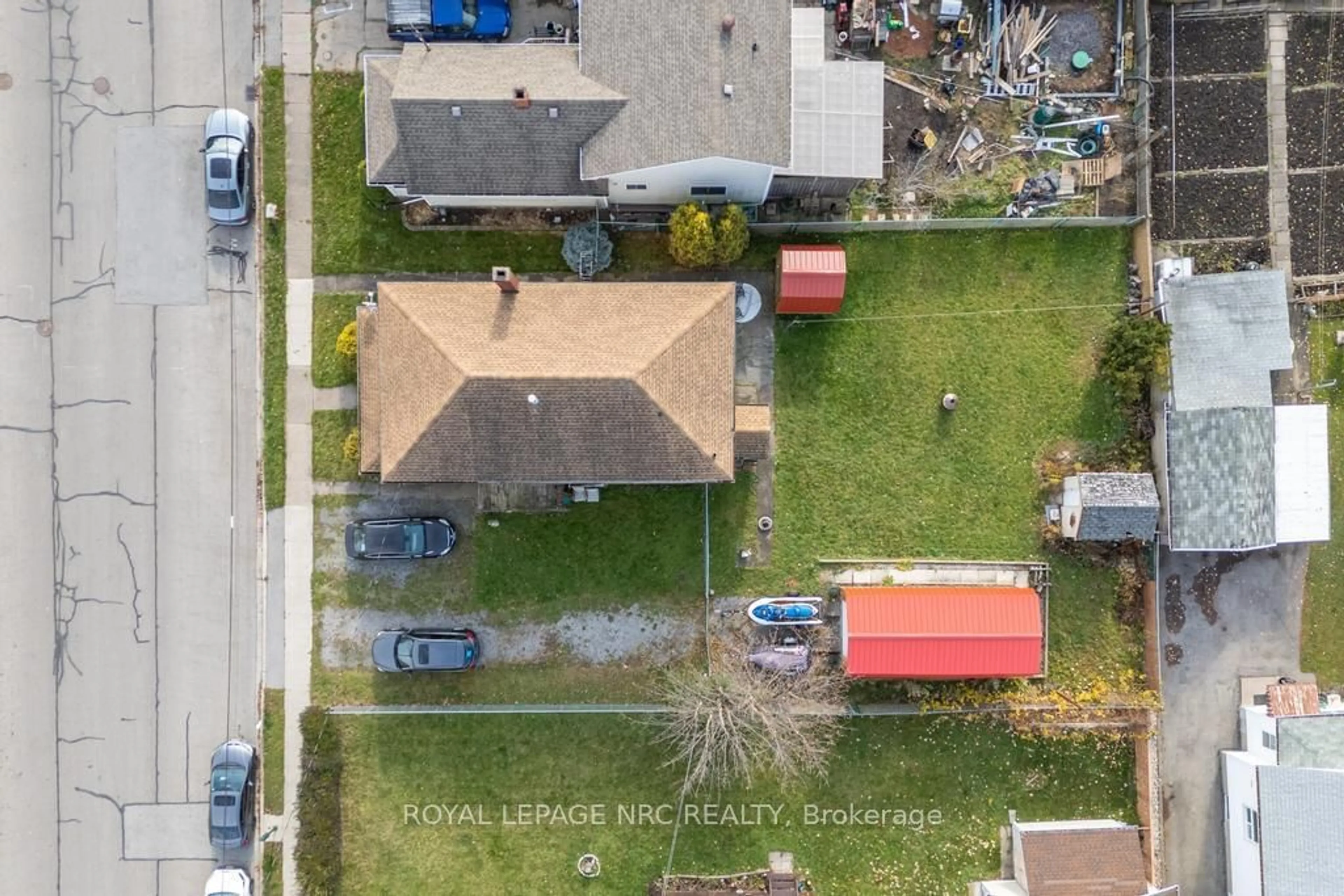 A pic from outside/outdoor area/front of a property/back of a property/a pic from drone, street for 420 Fares St, Port Colborne Ontario L3K 1X3