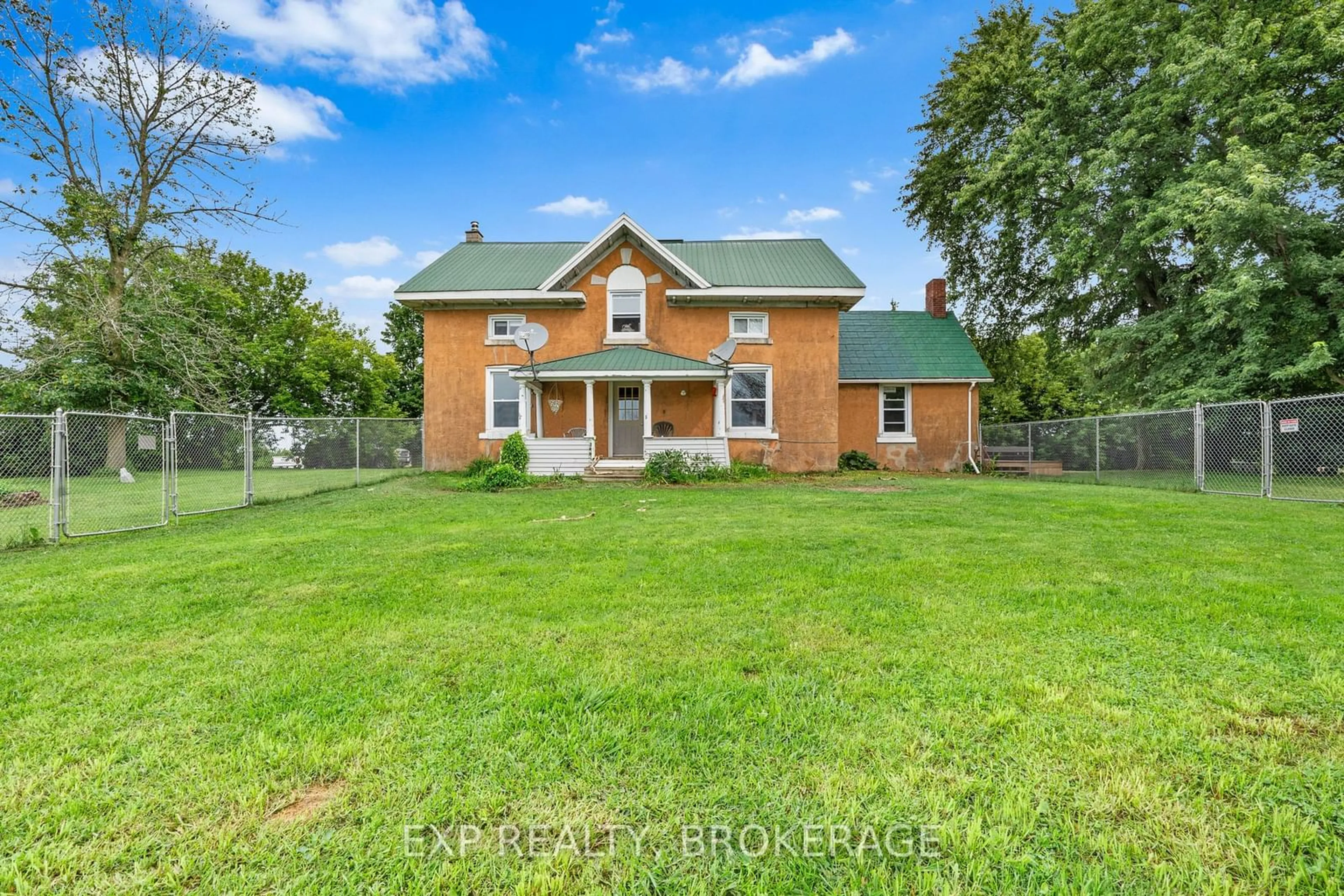 A pic from outside/outdoor area/front of a property/back of a property/a pic from drone, building for 121 BULLFROG BAY Rd, Leeds & Grenville Ontario K0E 1L0