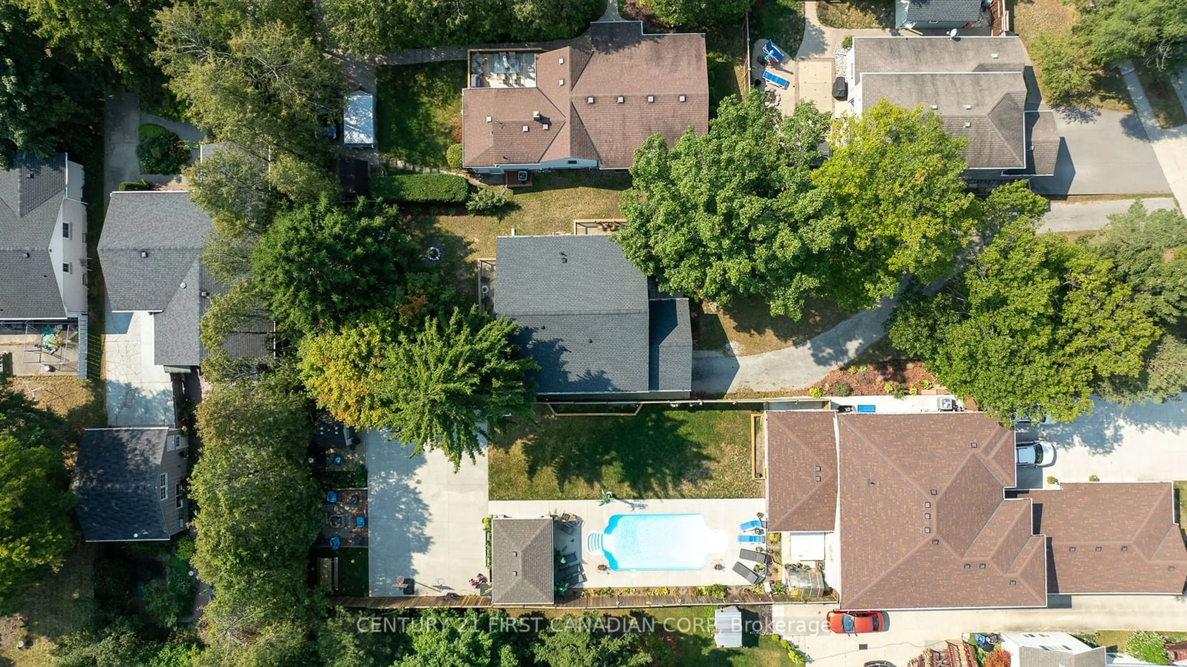 A pic from outside/outdoor area/front of a property/back of a property/a pic from drone, street for 605 Lakeshore Rd, Sarnia Ontario N7V 2S8