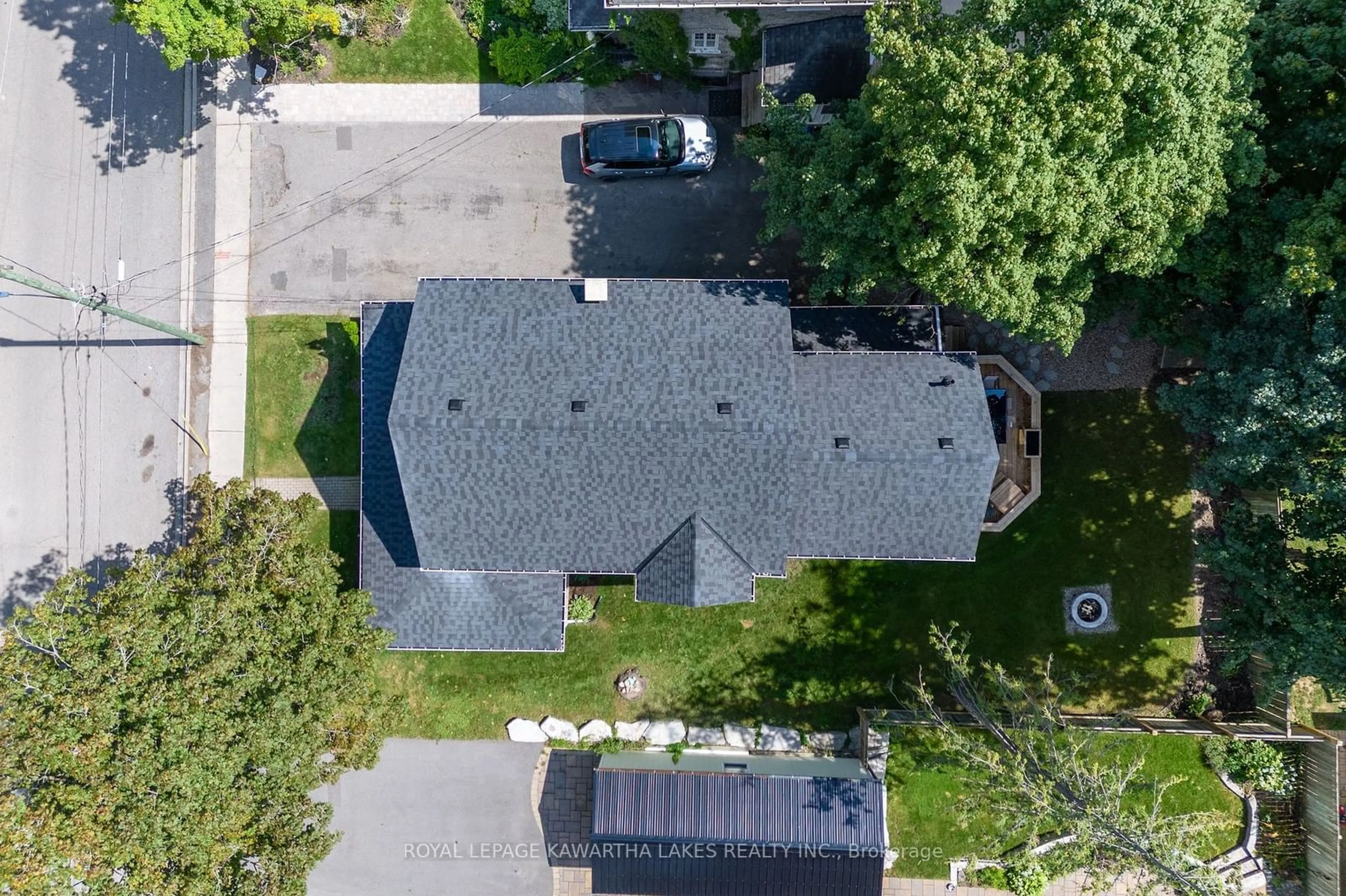 A pic from outside/outdoor area/front of a property/back of a property/a pic from drone, street for 41 Bond St St, Kawartha Lakes Ontario K9V 3P6