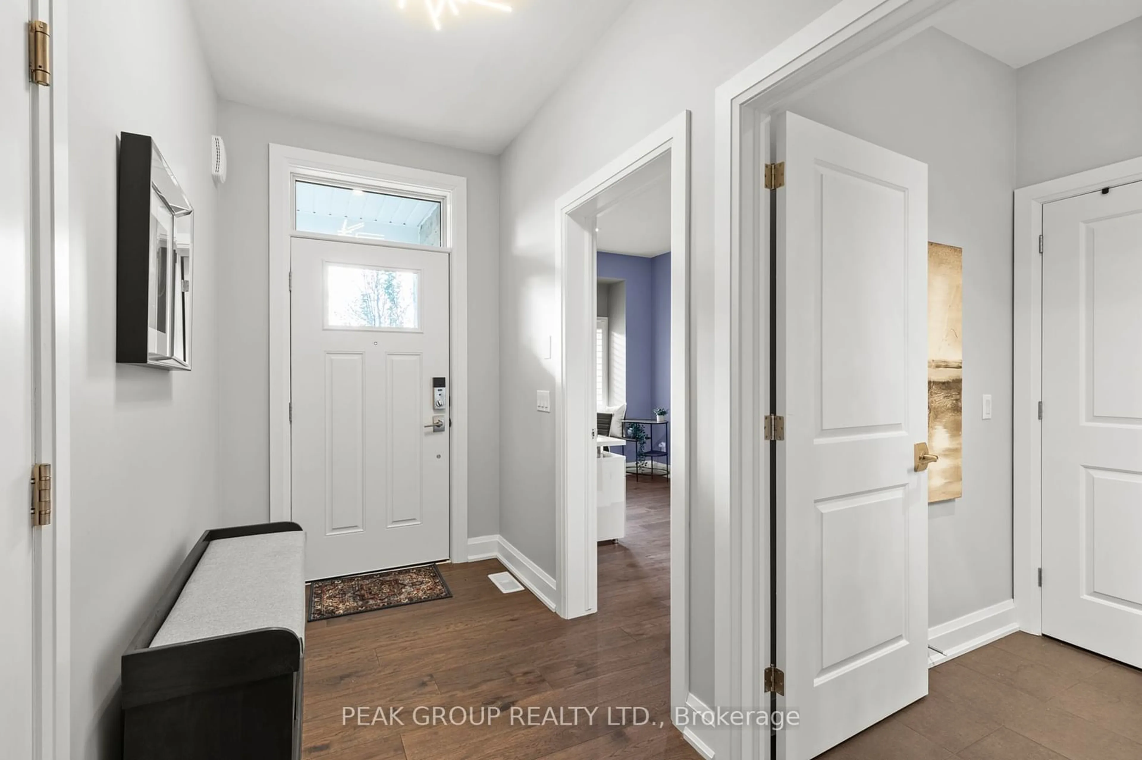 Indoor entryway for 9245 Shoveller Dr #2, Niagara Falls Ontario L2H 0M4