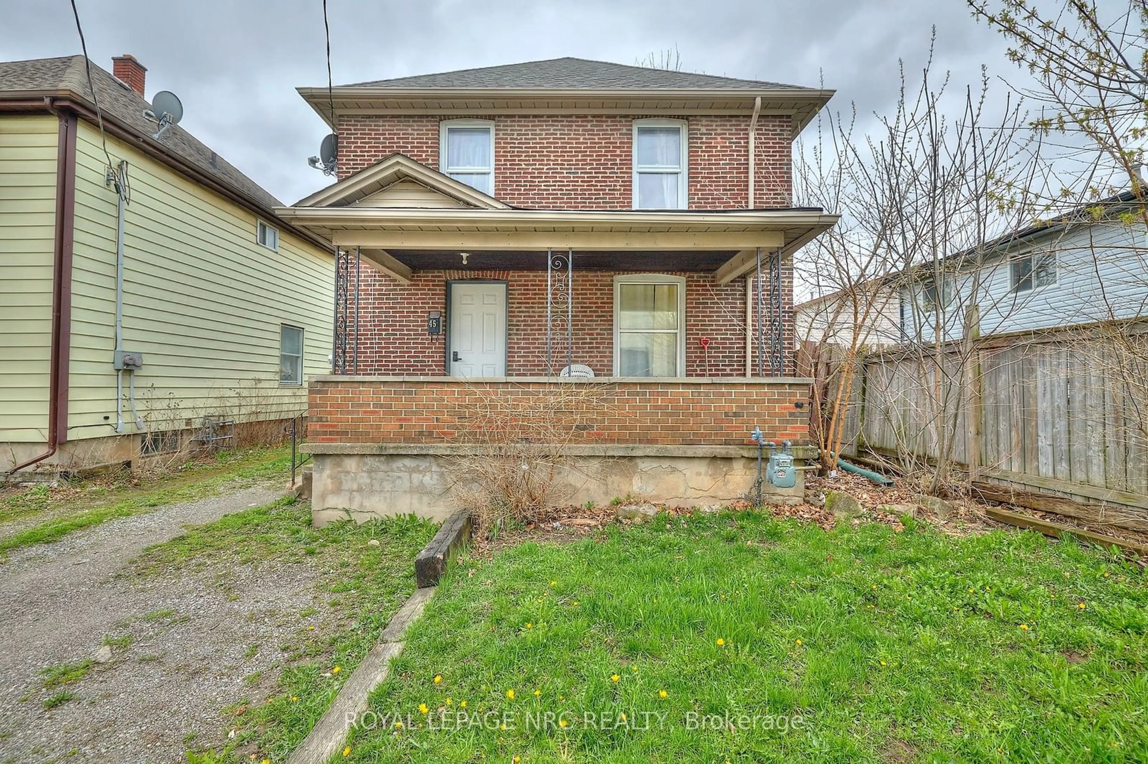 Home with brick exterior material, street for 45 Pine St, Thorold Ontario L2V 2P1