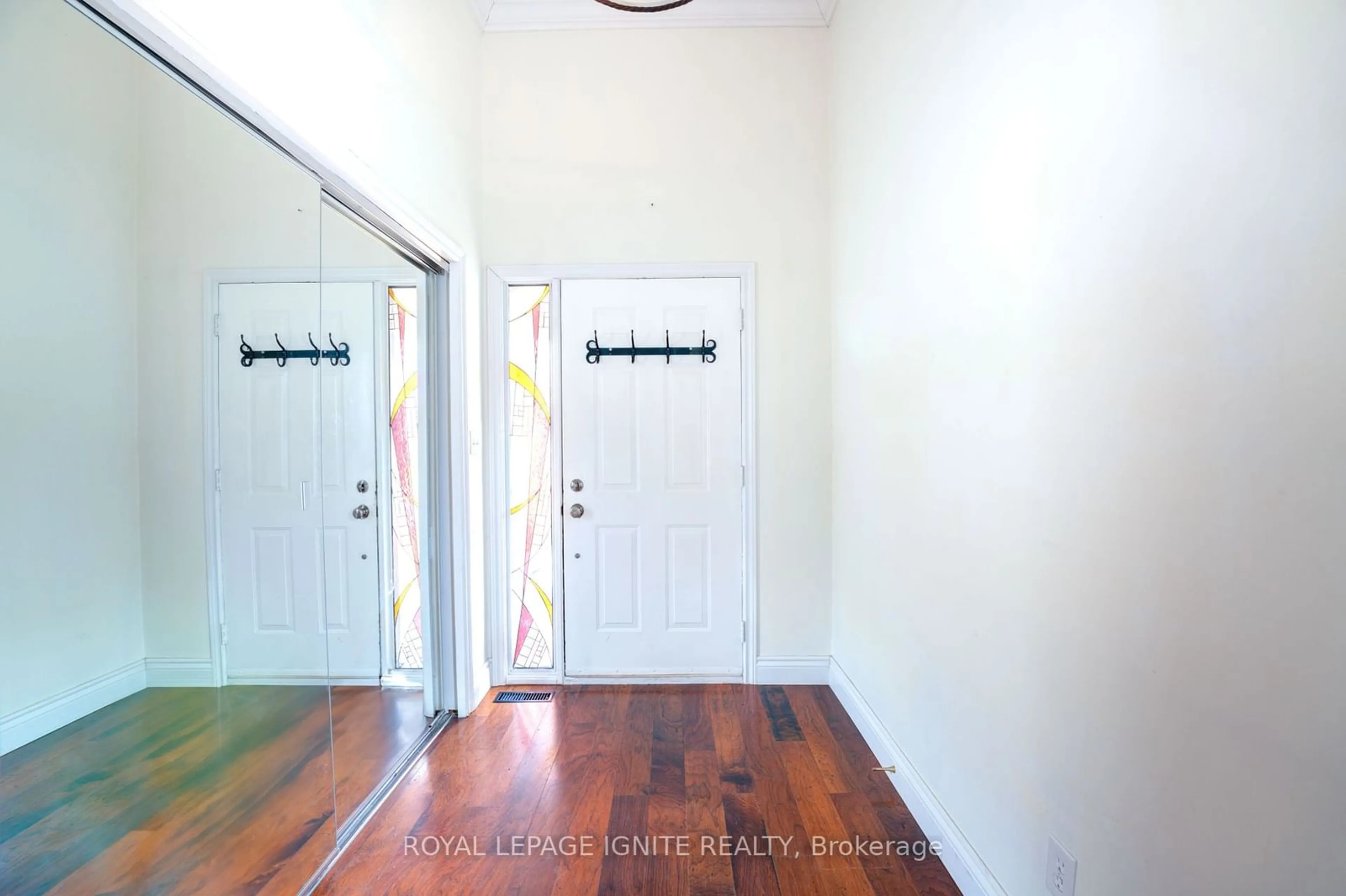 Indoor entryway for 23 Kenwoods Circ, Kingston Ontario K7K 6Y1