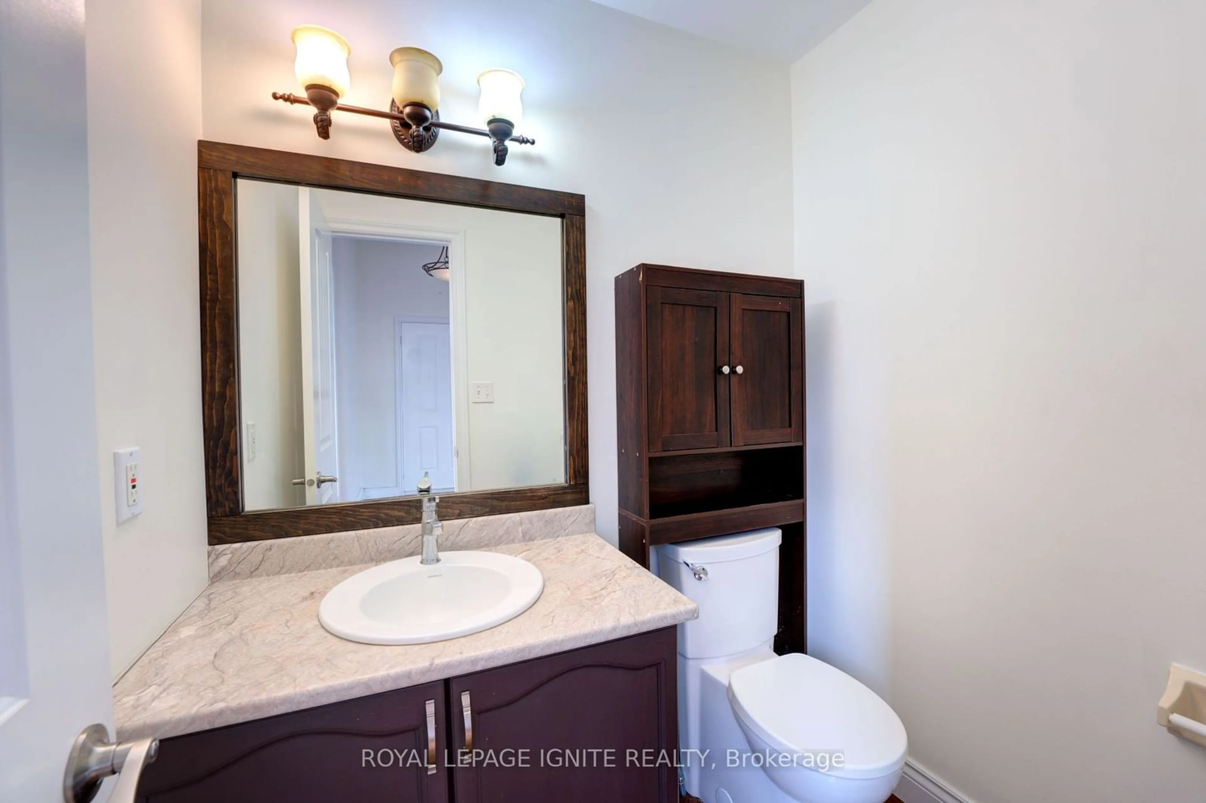 Standard bathroom, ceramic/tile floor for 23 Kenwoods Circ, Kingston Ontario K7K 6Y1