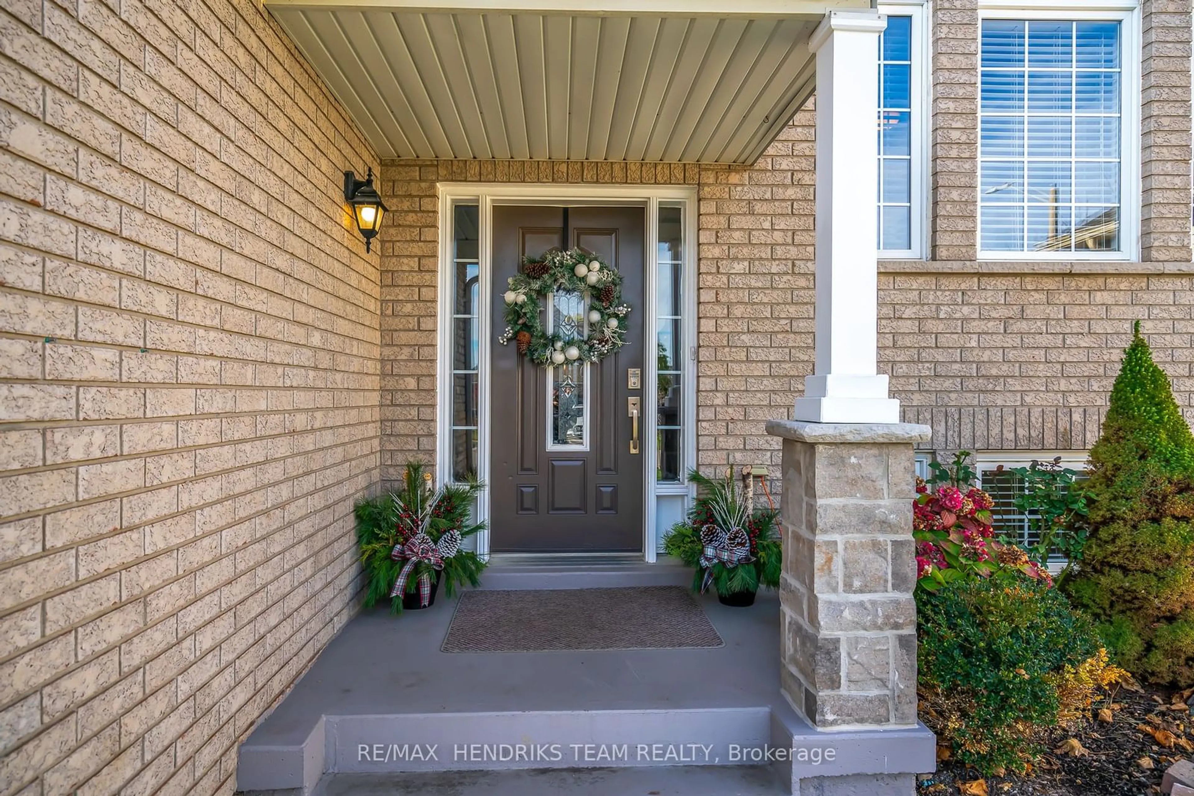 Indoor entryway for 4034 Barry Dr, Lincoln Ontario L3J 0M2