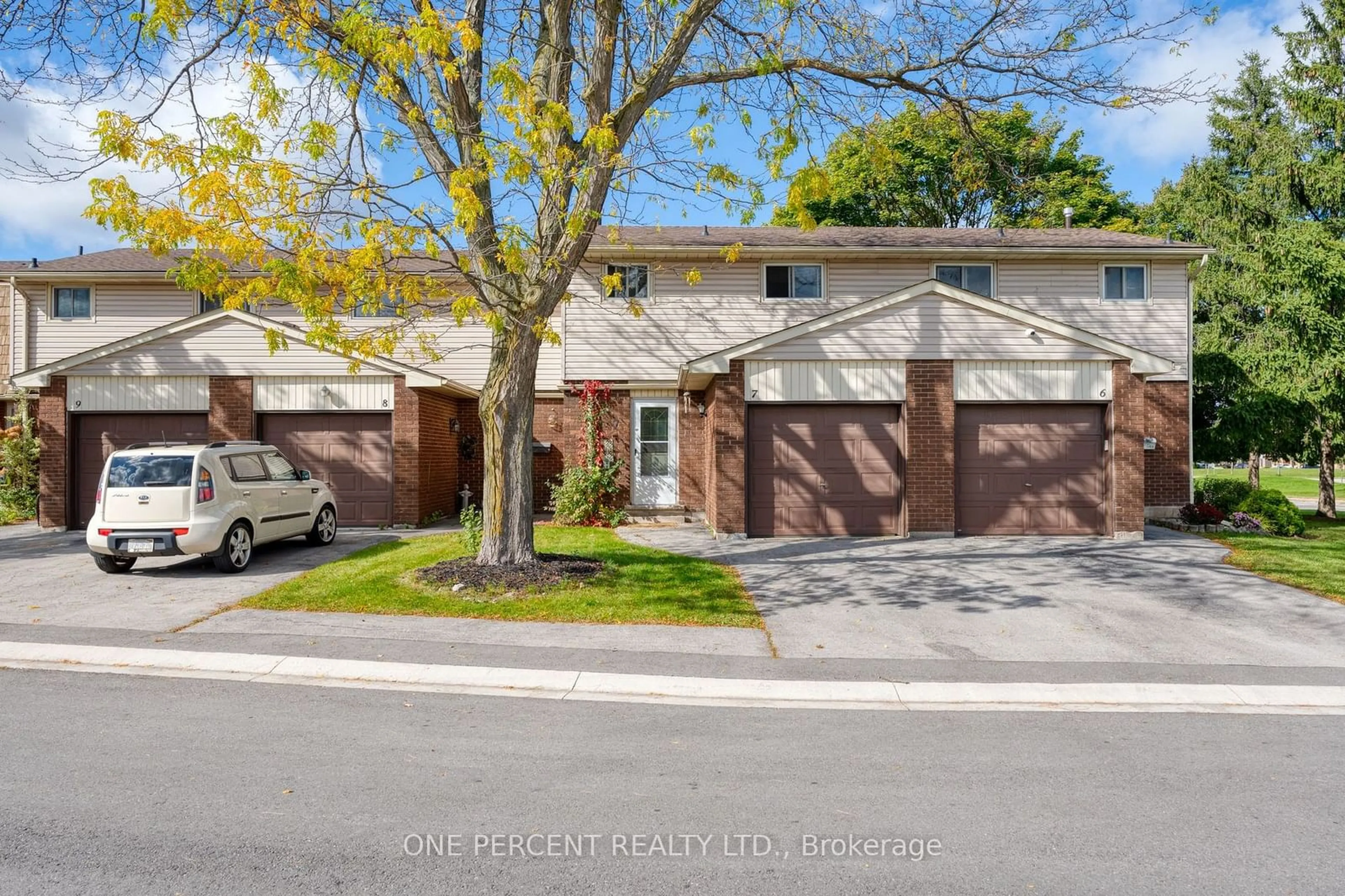 A pic from outside/outdoor area/front of a property/back of a property/a pic from drone, street for 1350 Limeridge Rd #7, Hamilton Ontario L8W 1L6