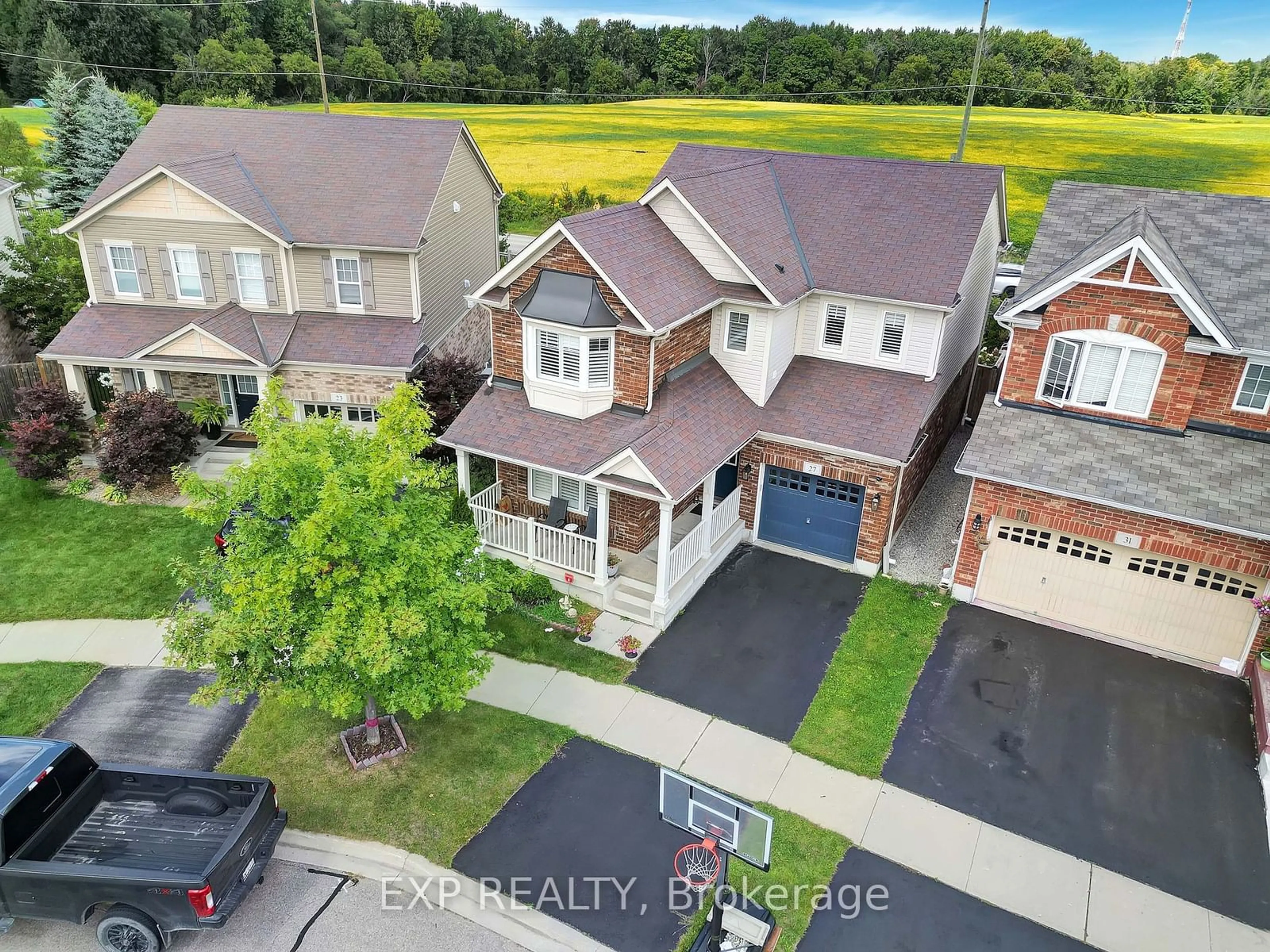 A pic from outside/outdoor area/front of a property/back of a property/a pic from drone, street for 27 Beattie Cres, Cambridge Ontario N3C 0E8