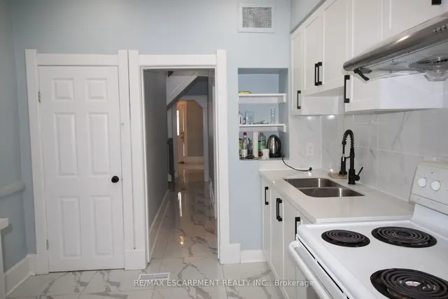 Additional property image - 701 Wilson St