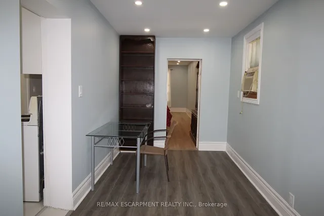 Additional property image - 701 Wilson St