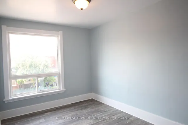 Additional property image - 701 Wilson St