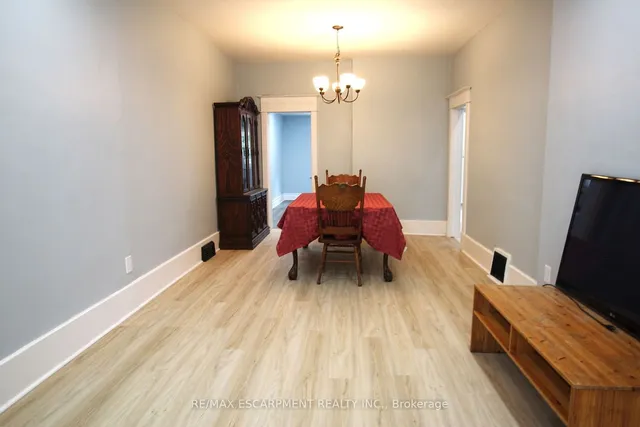 Additional property image - 701 Wilson St