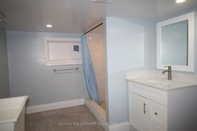 Additional property image - 701 Wilson St