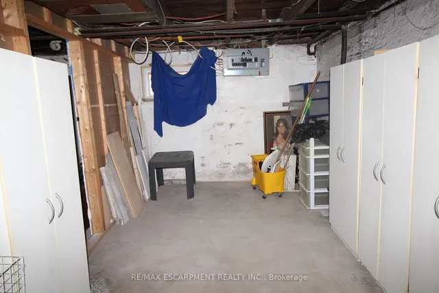 Additional property image - 701 Wilson St