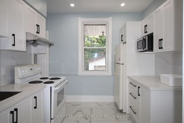 Additional property image - 701 Wilson St
