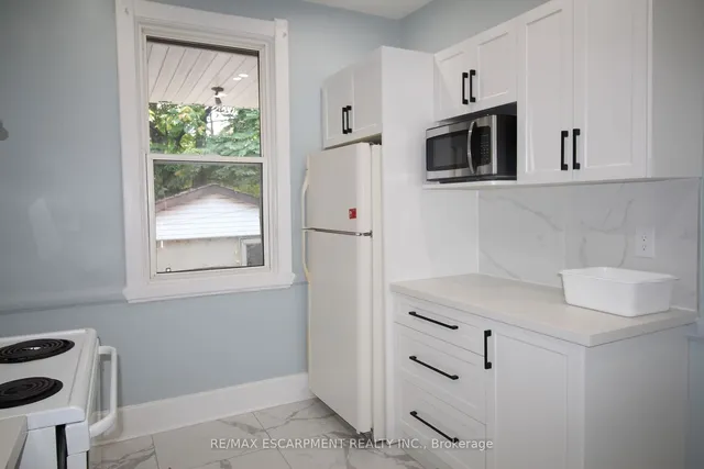 Additional property image - 701 Wilson St