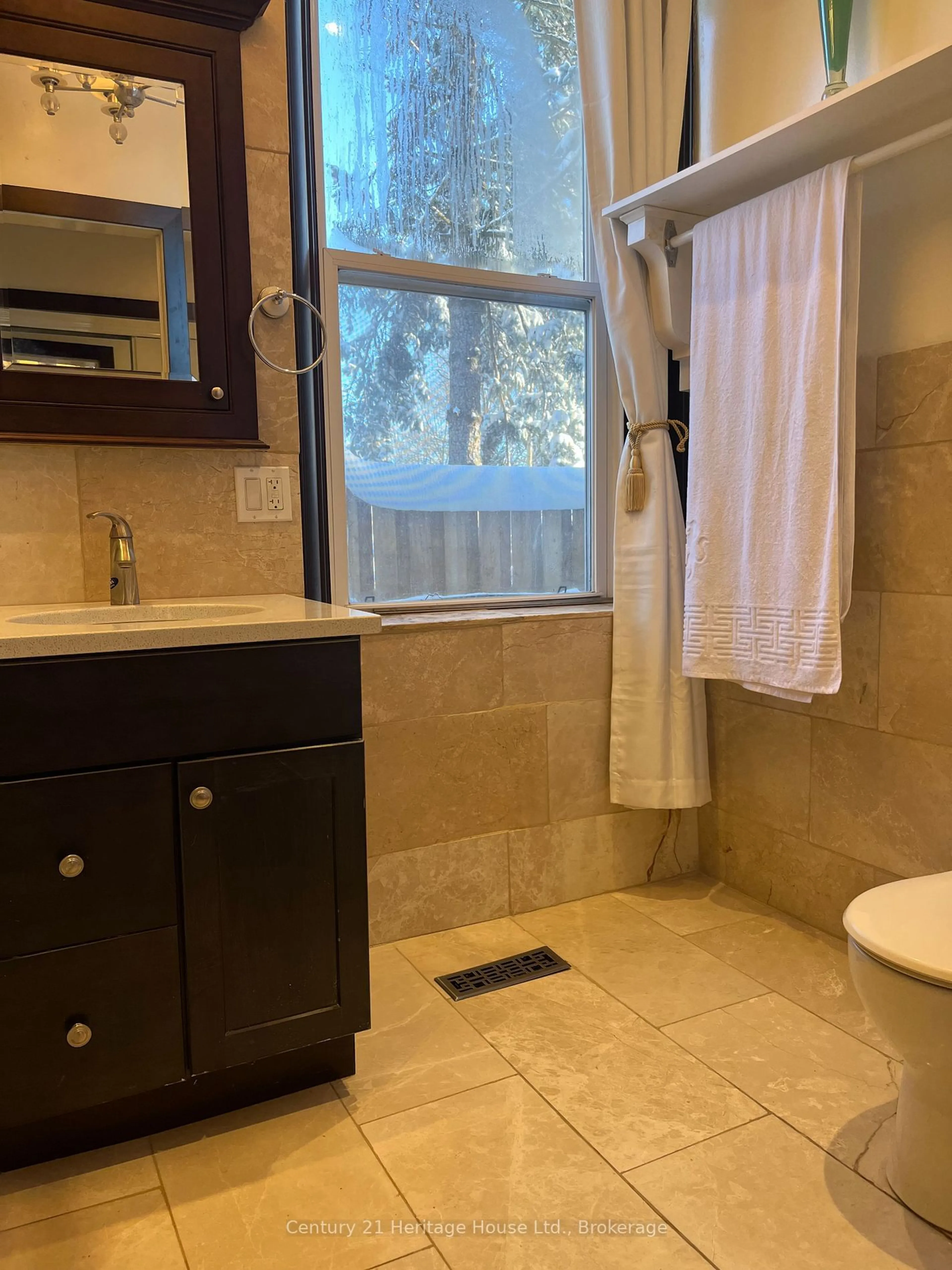 Standard bathroom, ceramic/tile floor for 365 Durham St, Wellington North Ontario N0G 2L1