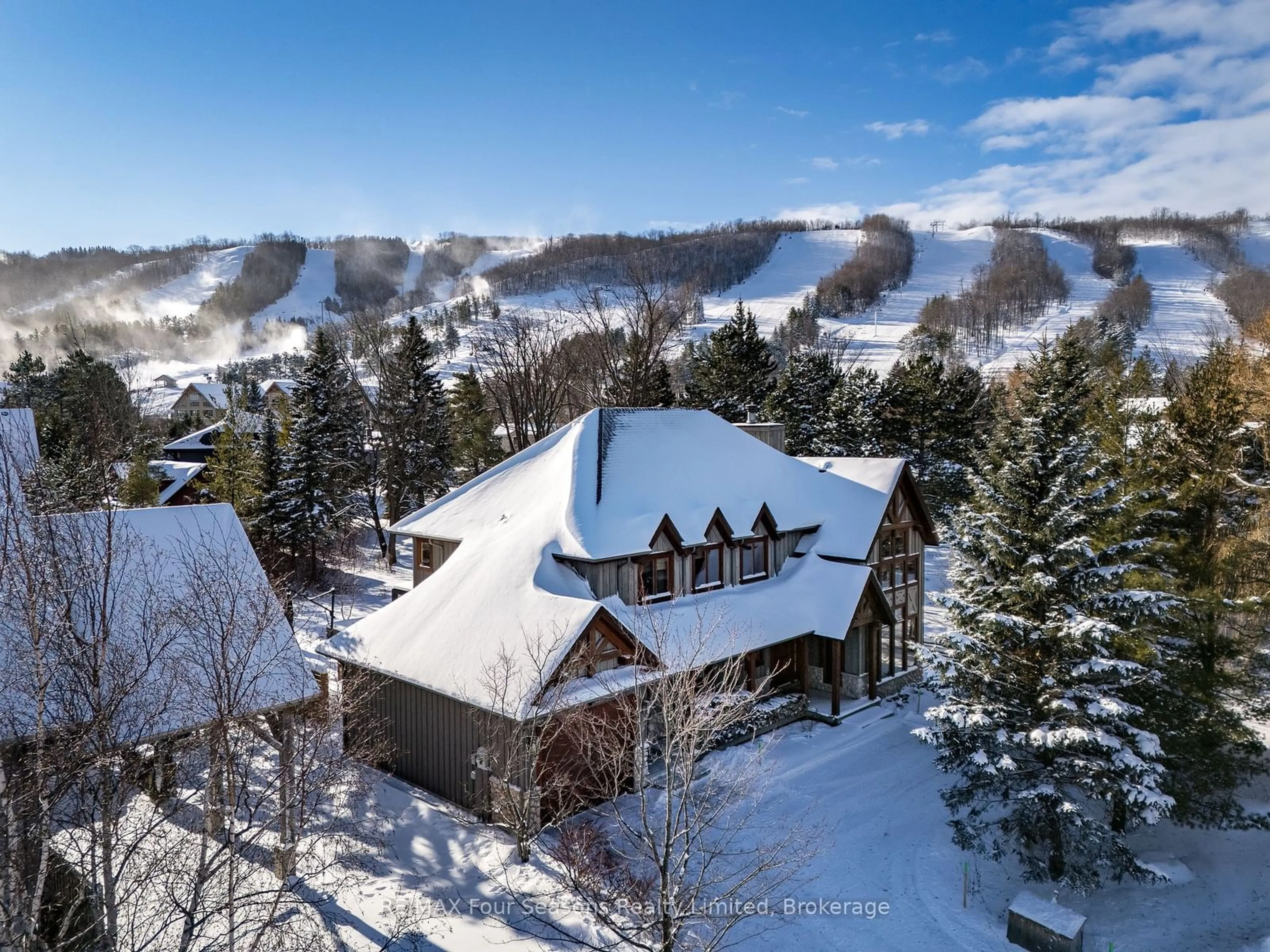 A pic from outside/outdoor area/front of a property/back of a property/a pic from drone, mountain view for 140 Alexandra Way, Blue Mountains Ontario L9Y 0S3