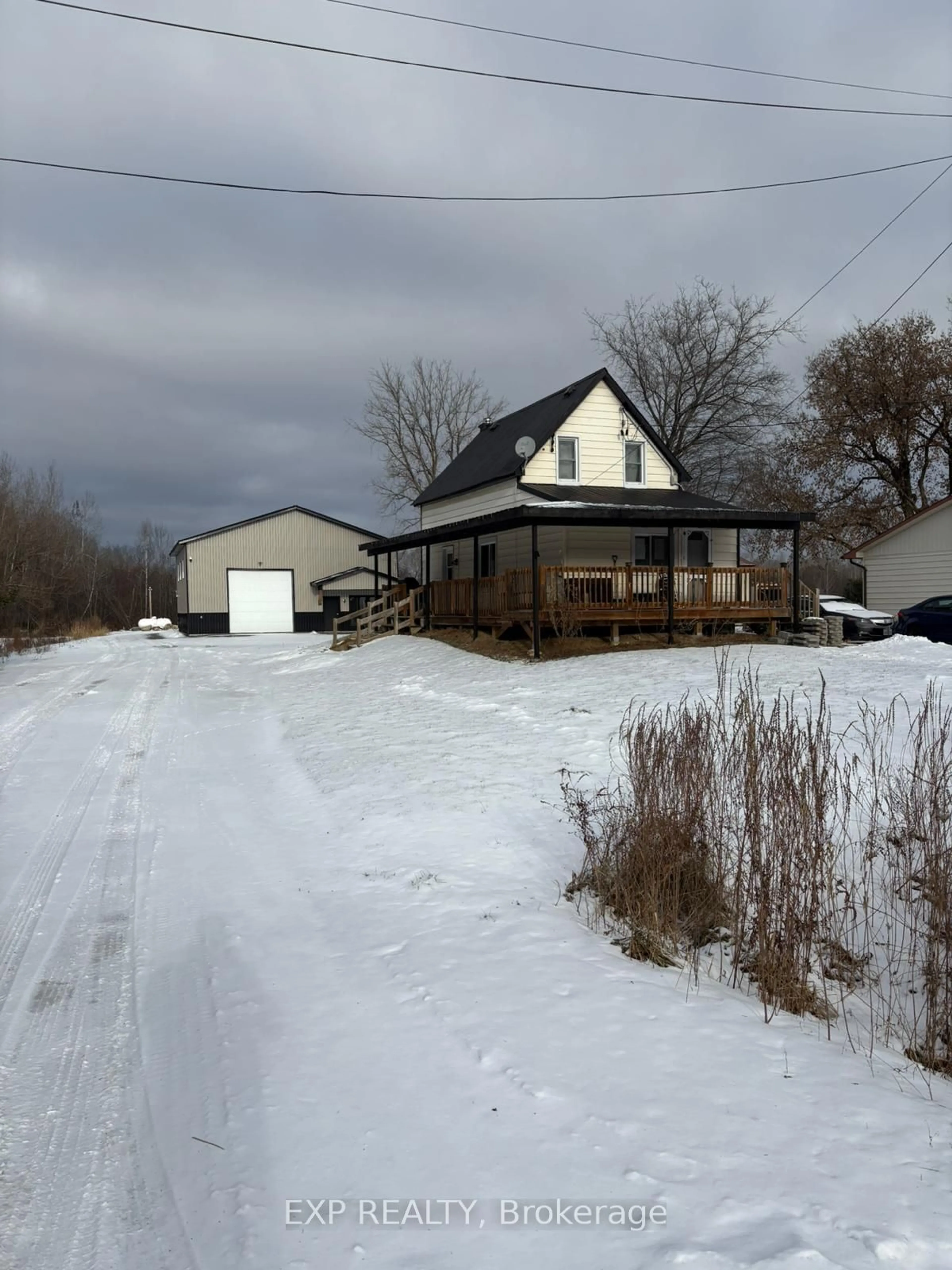 A pic from outside/outdoor area/front of a property/back of a property/a pic from drone, street for 5601 Thunder Rd, Carlsbad Springs Ontario K0A 1K0