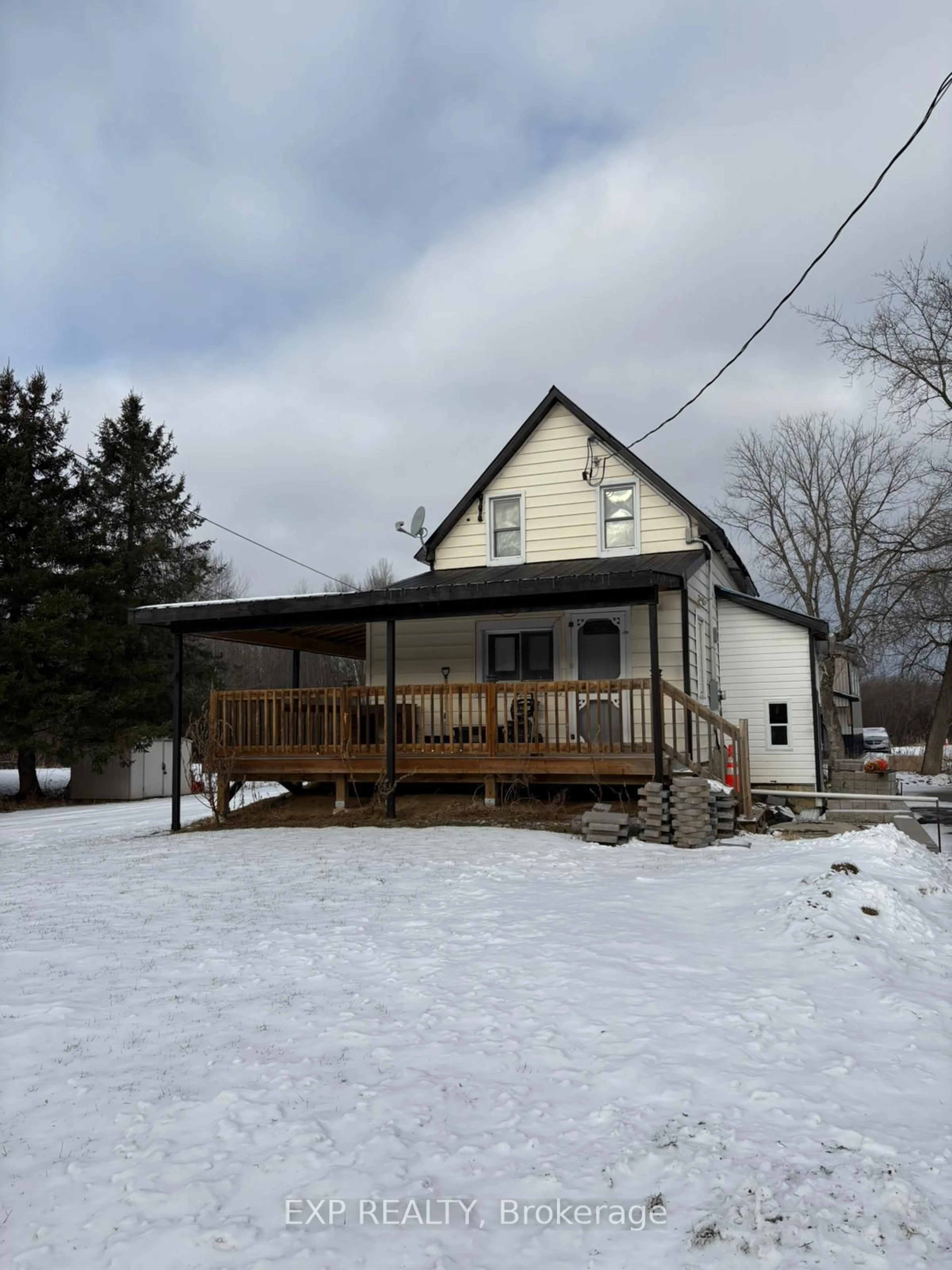 A pic from outside/outdoor area/front of a property/back of a property/a pic from drone, street for 5601 Thunder Rd, Carlsbad Springs Ontario K0A 1K0