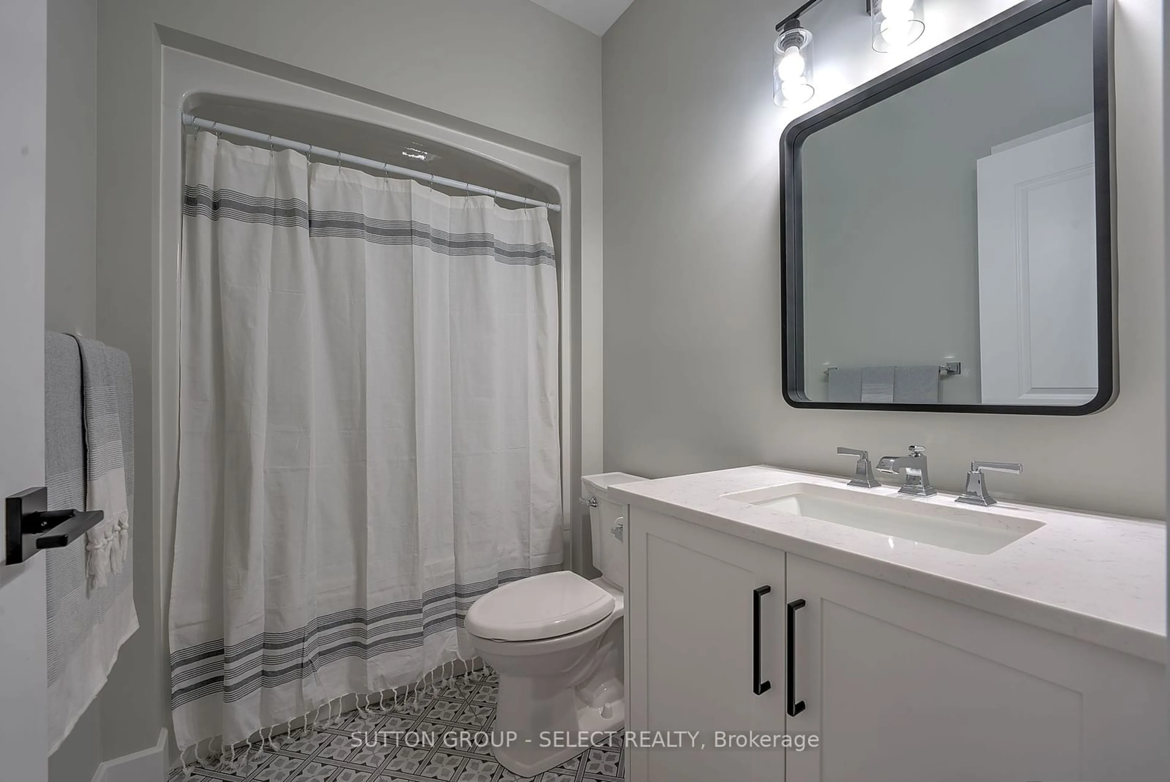 Standard bathroom, ceramic/tile floor for 15 JOHN St, Bluewater Ontario N0M 2T0