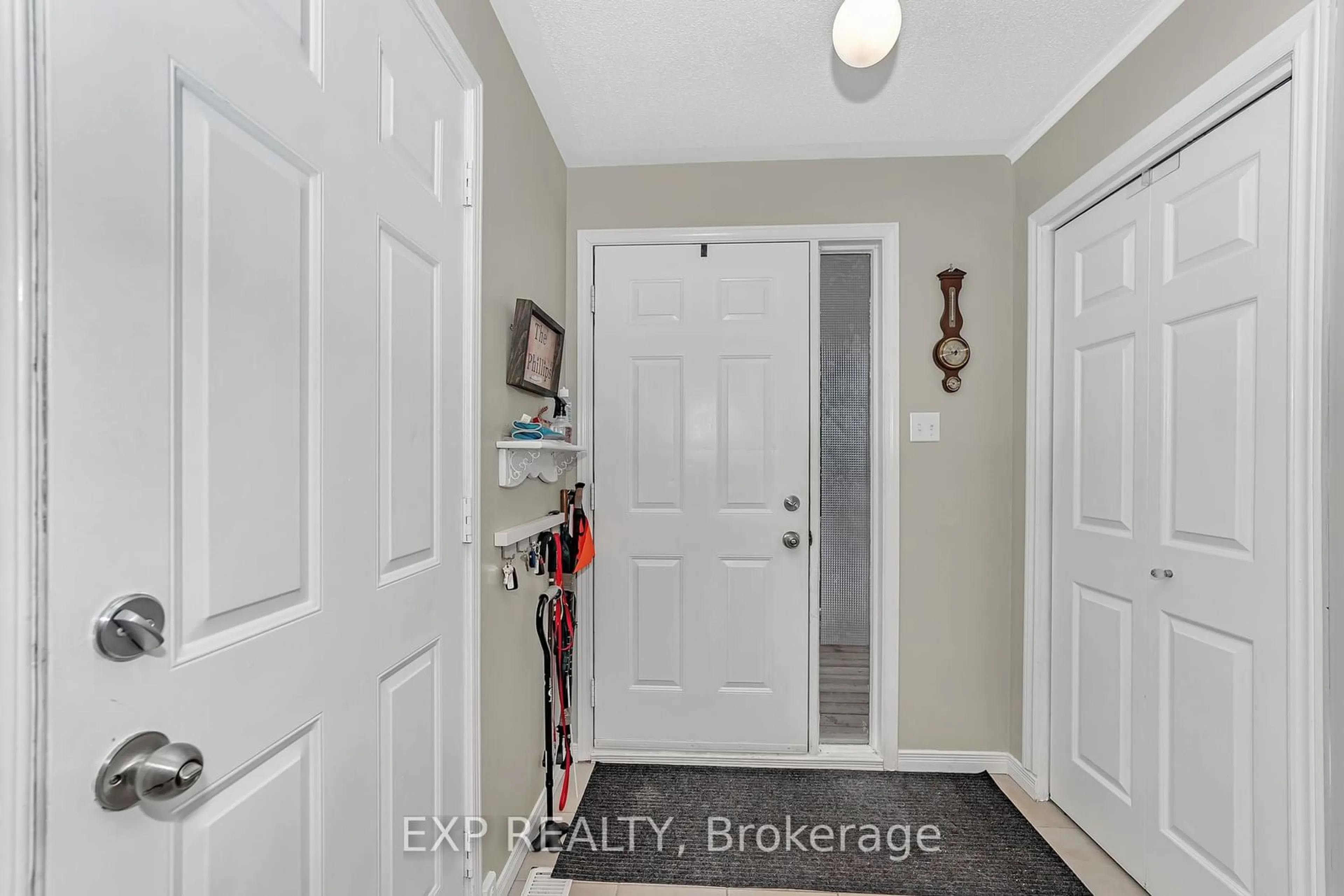 Indoor entryway for 932 Maley St, North Grenville Ontario K0G 1J0